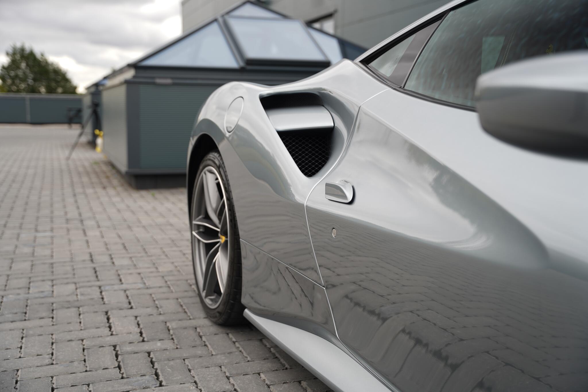 Ferrari 488 view 45