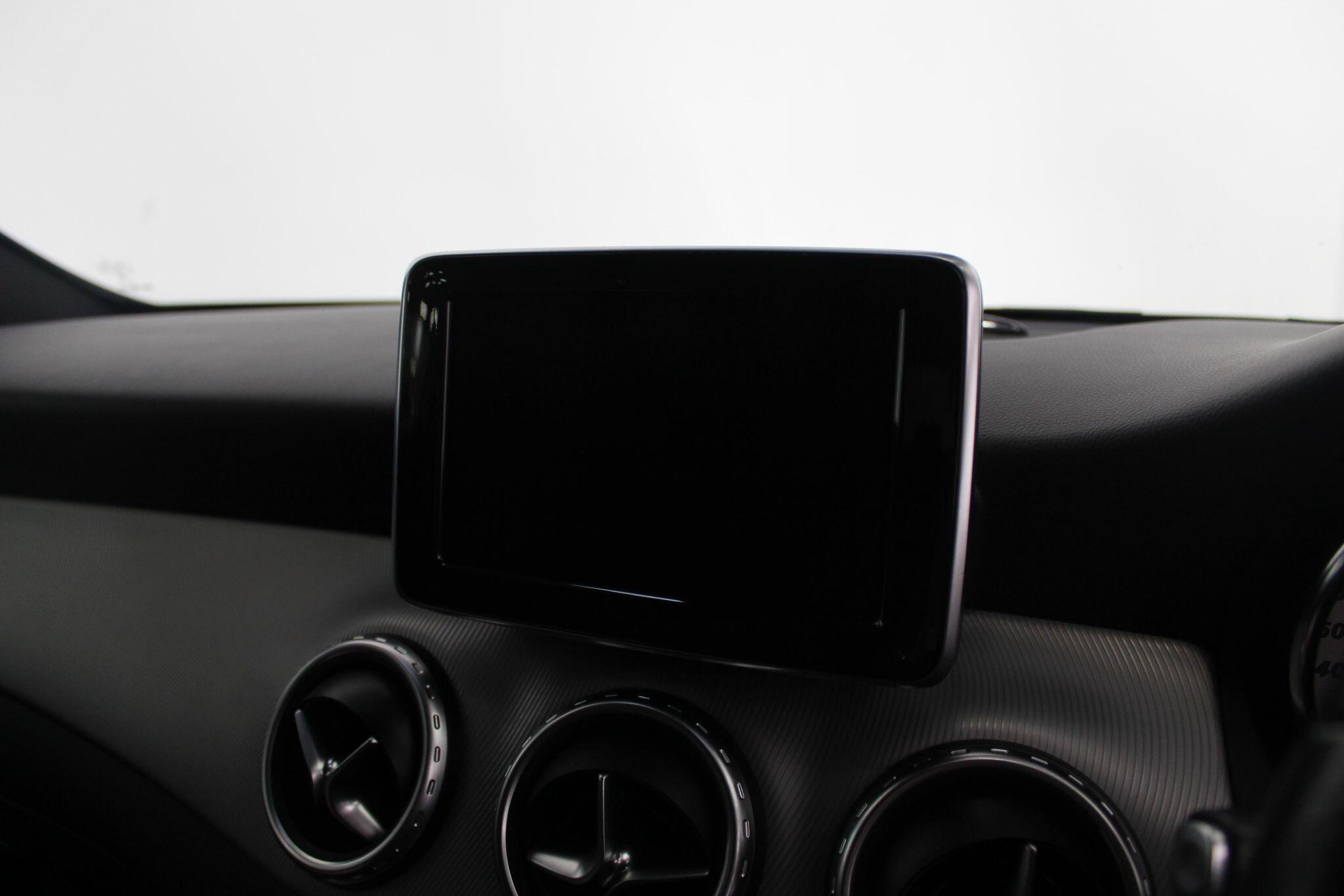 Mercedes-Benz Gla view 41
