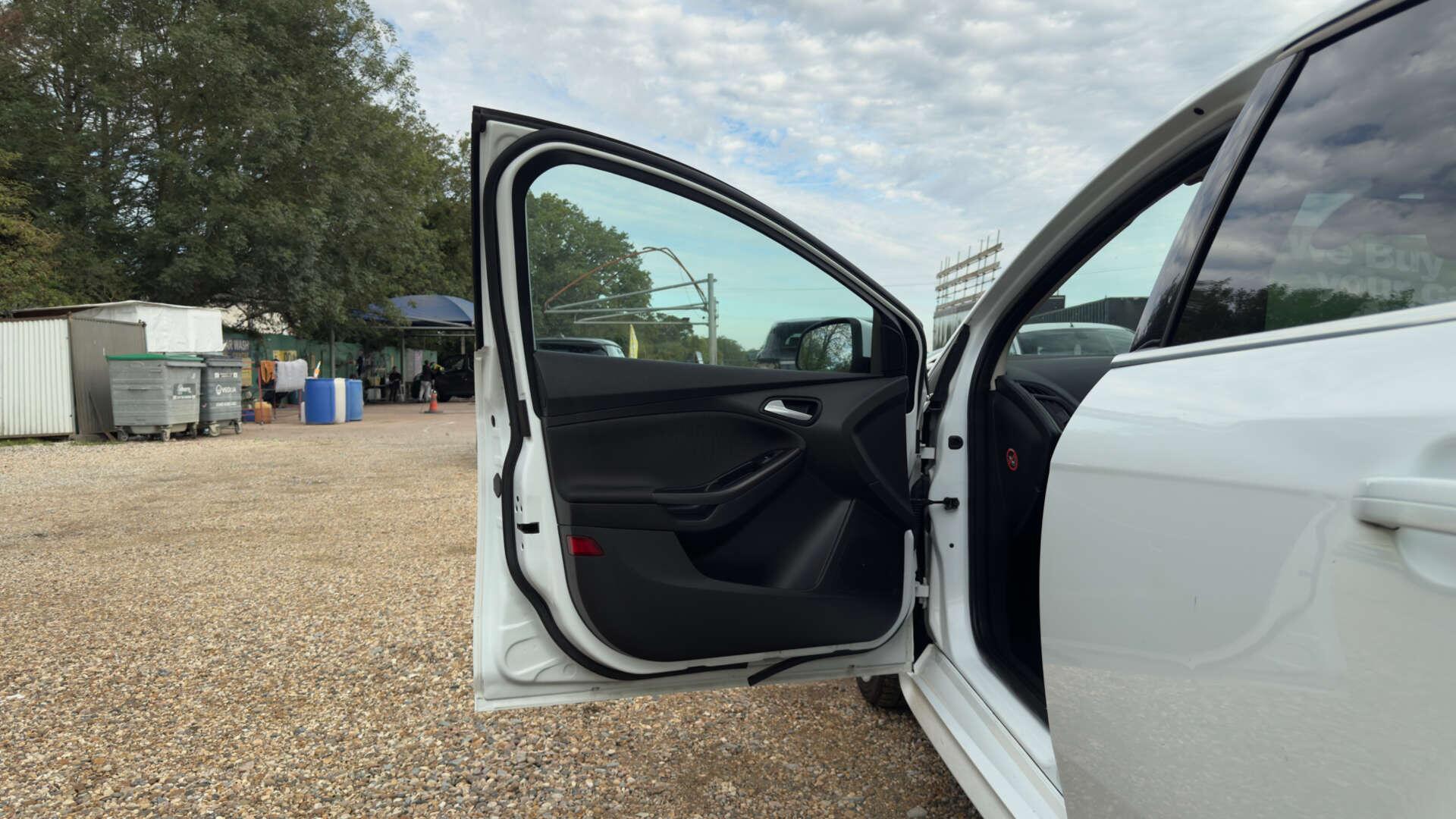 Ford Focus view 37