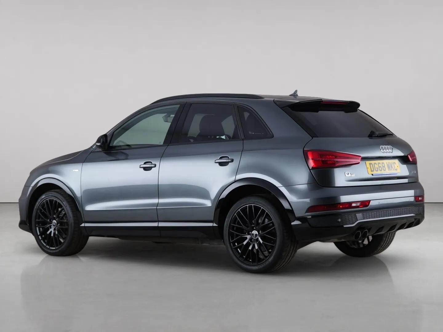 Audi Q3 view 9