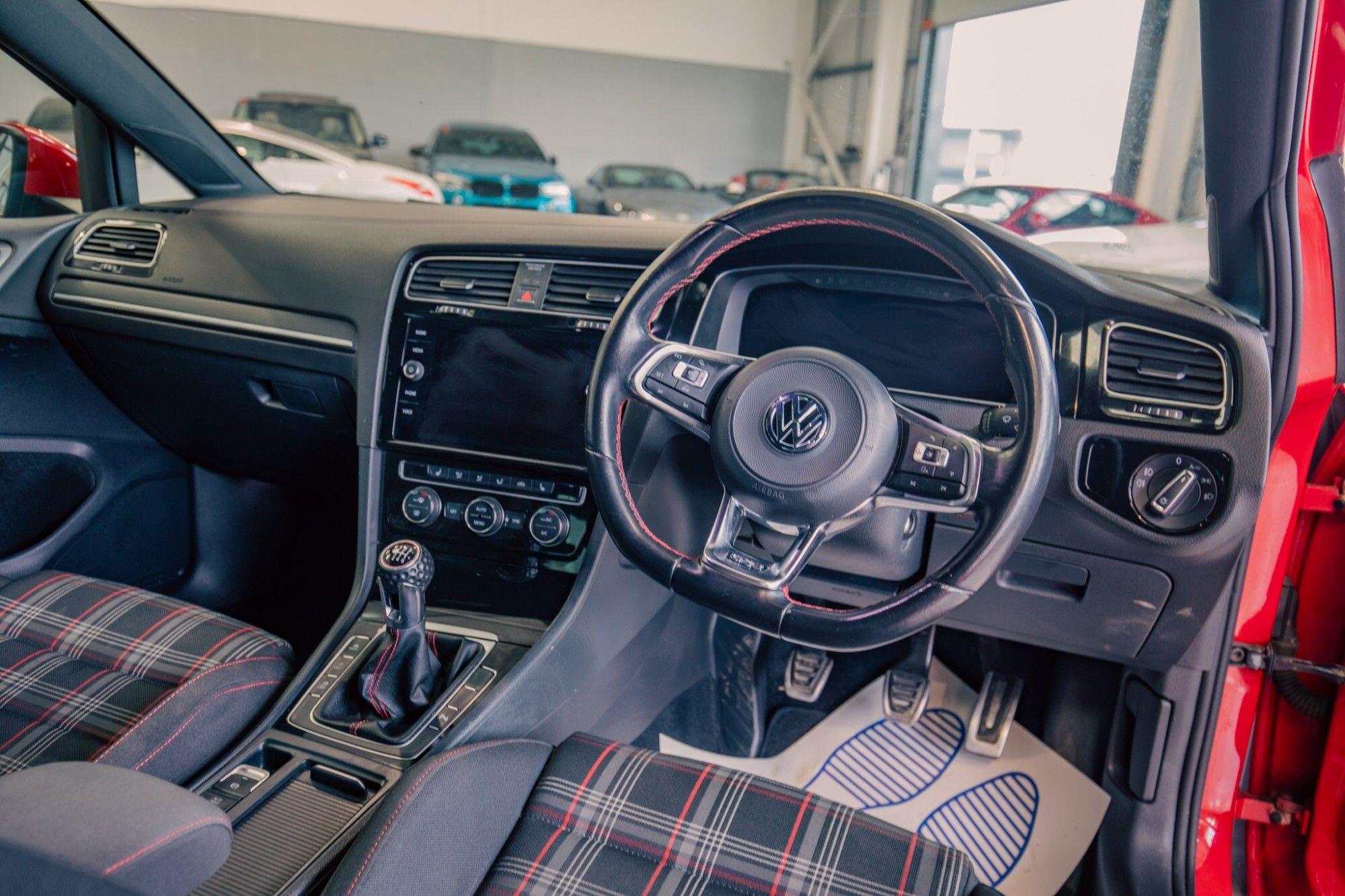 Volkswagen Golf view 2