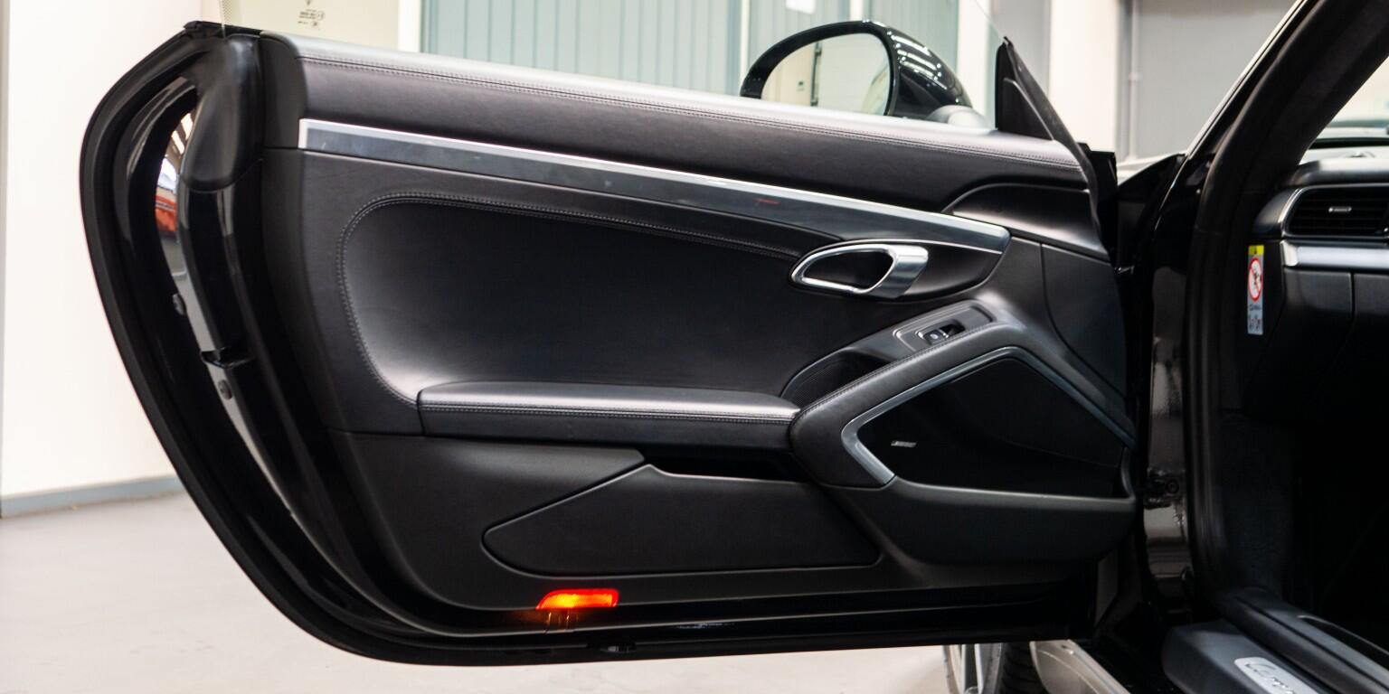 Porsche 911 view 28