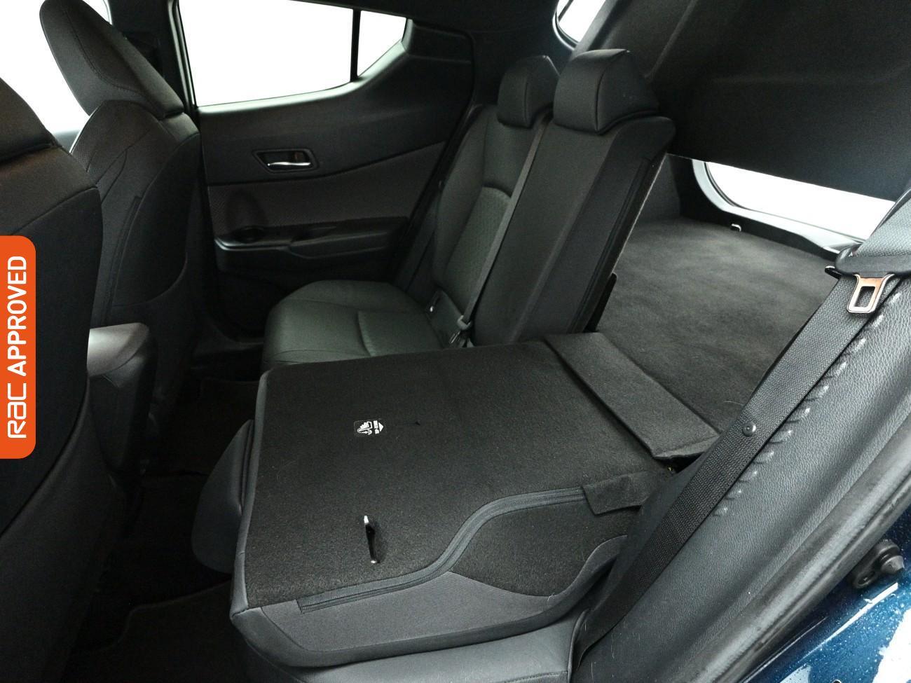 Toyota C-HR view 26