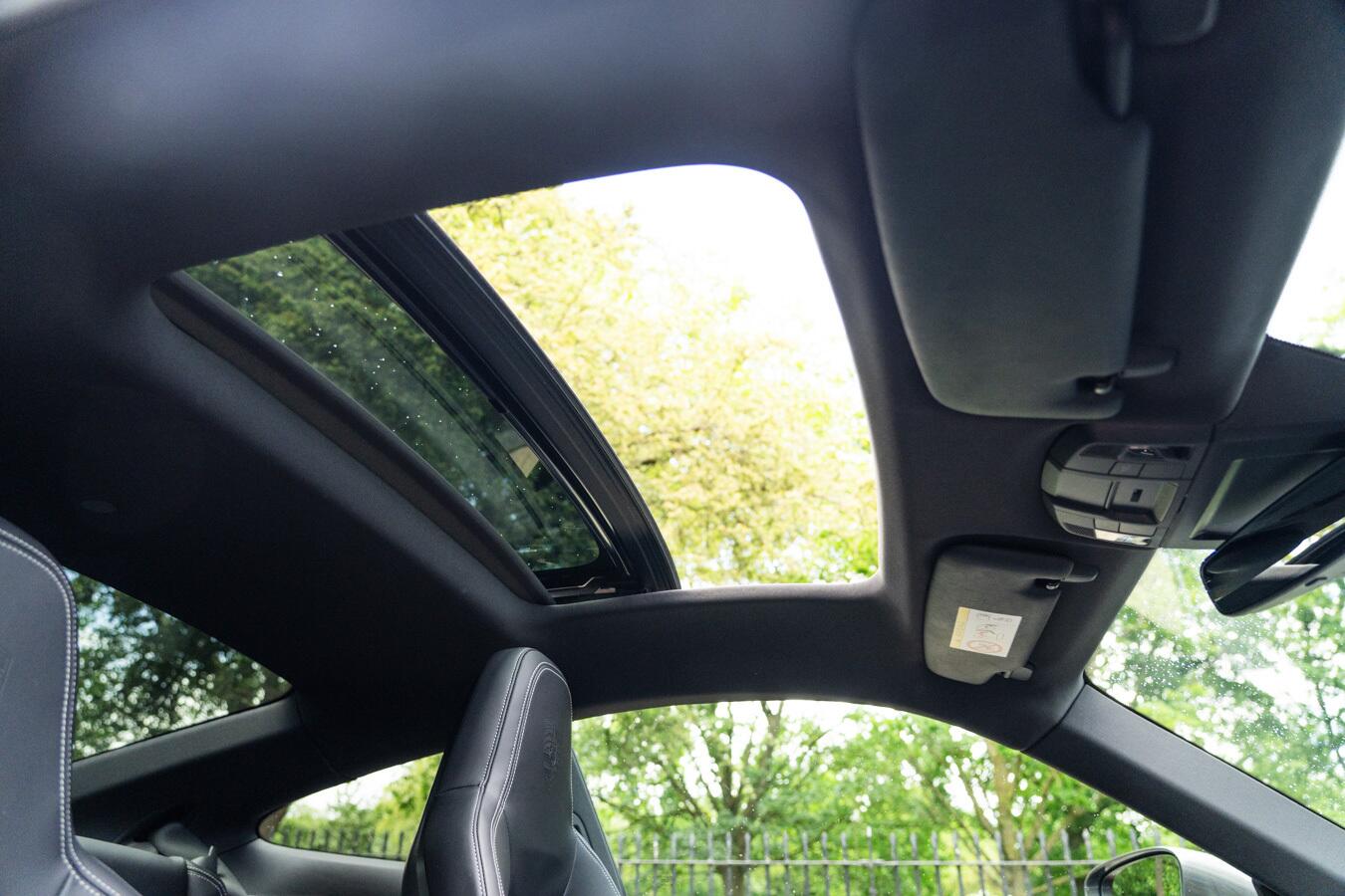 Porsche 911 view 33