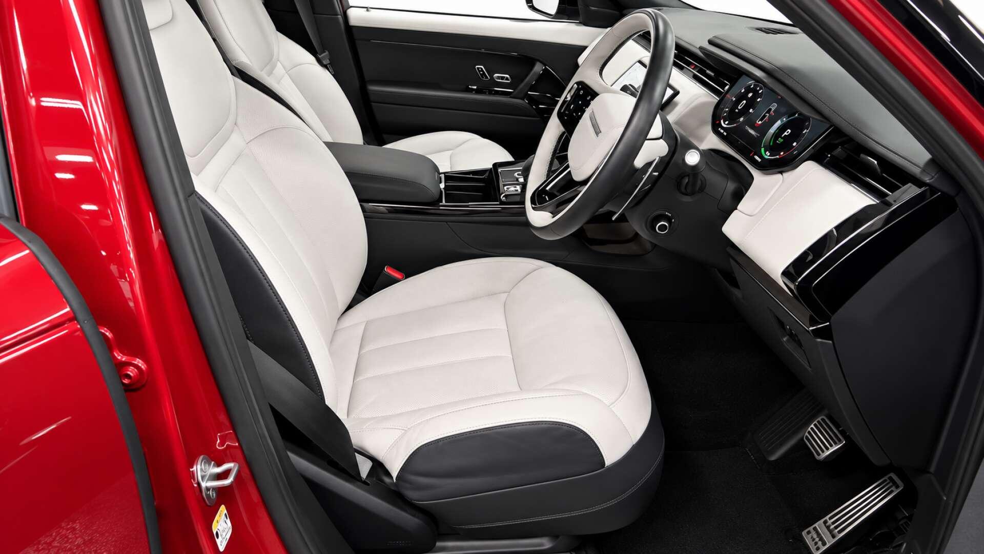 Land Rover Range Rover Sport view 2