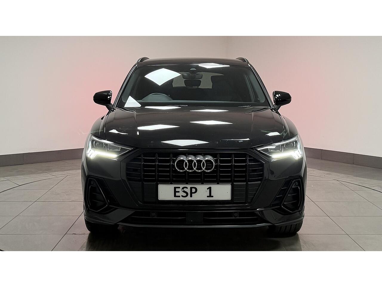 Audi Q3 view 10