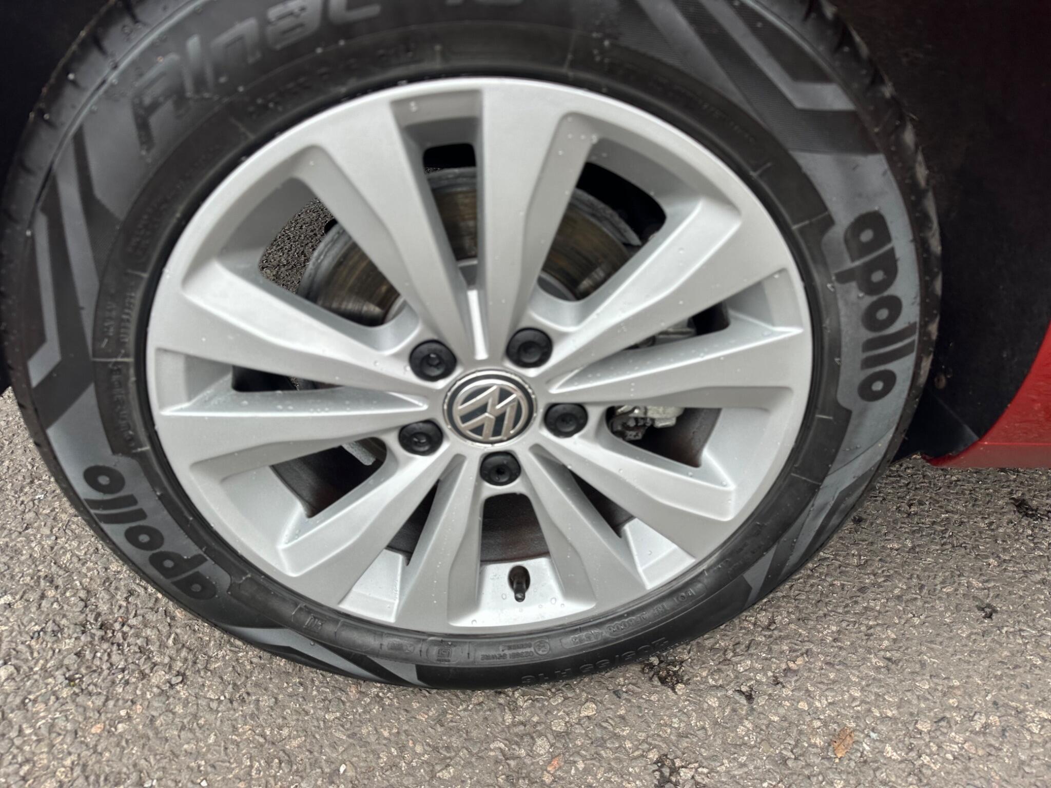 Volkswagen Golf view 33