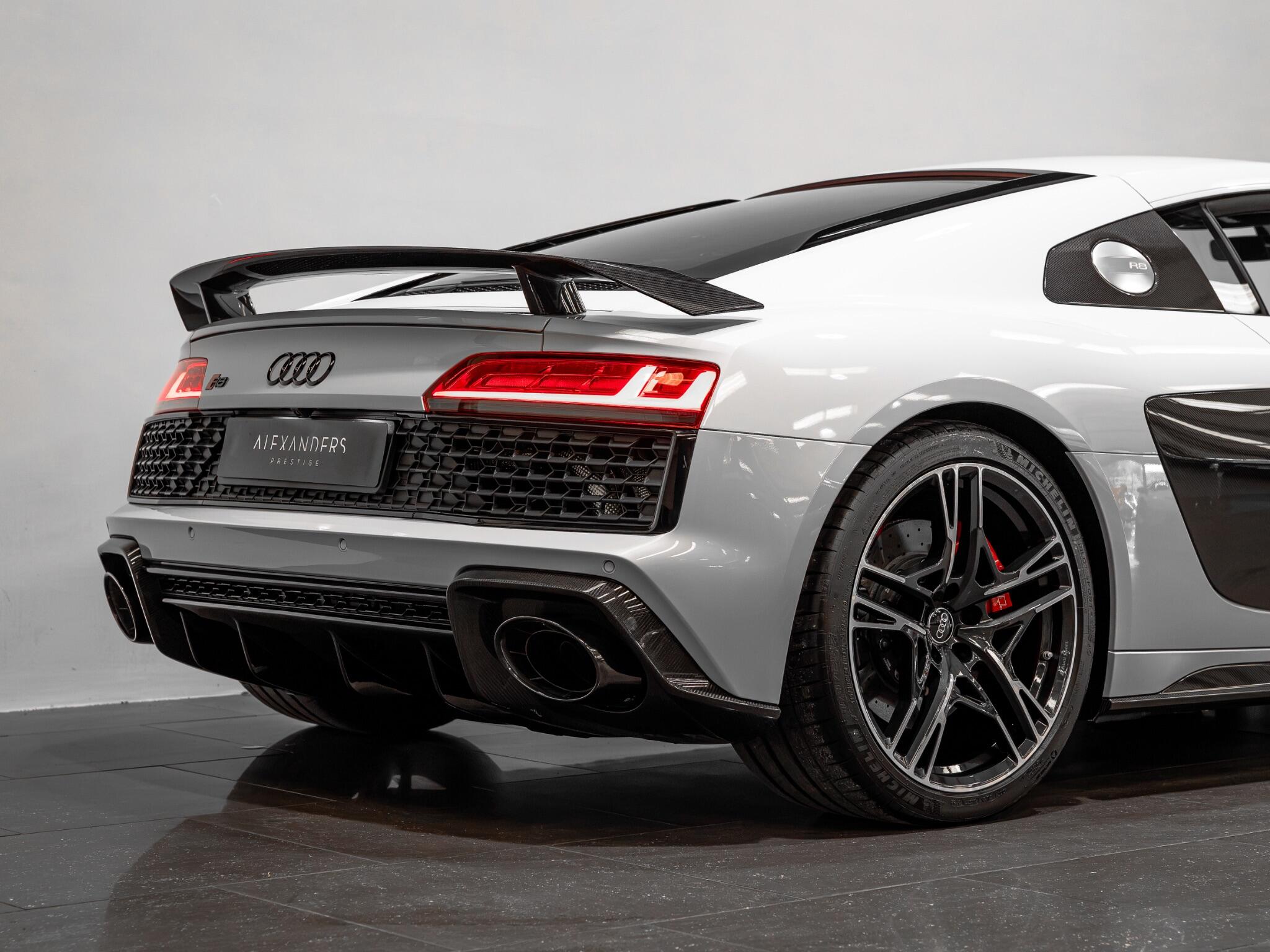 Audi R8 view 12