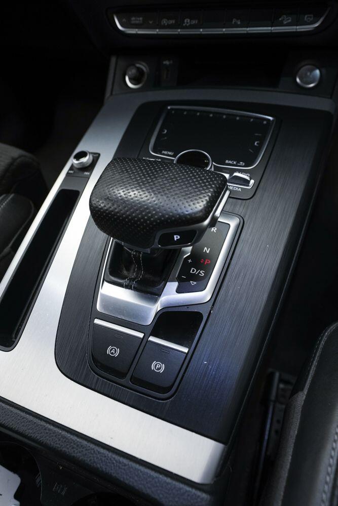 Audi Q5 view 18