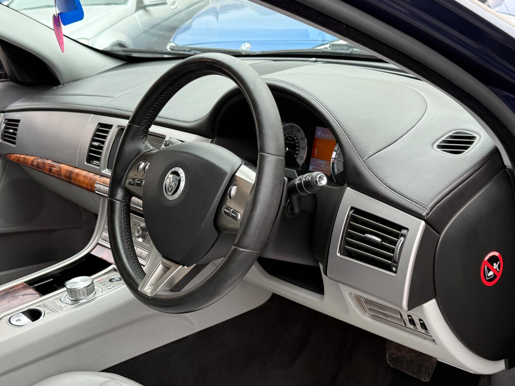 Jaguar XF - Image 34
