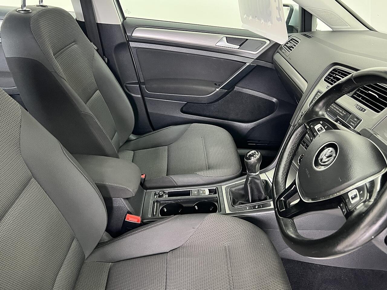 Volkswagen Golf view 8
