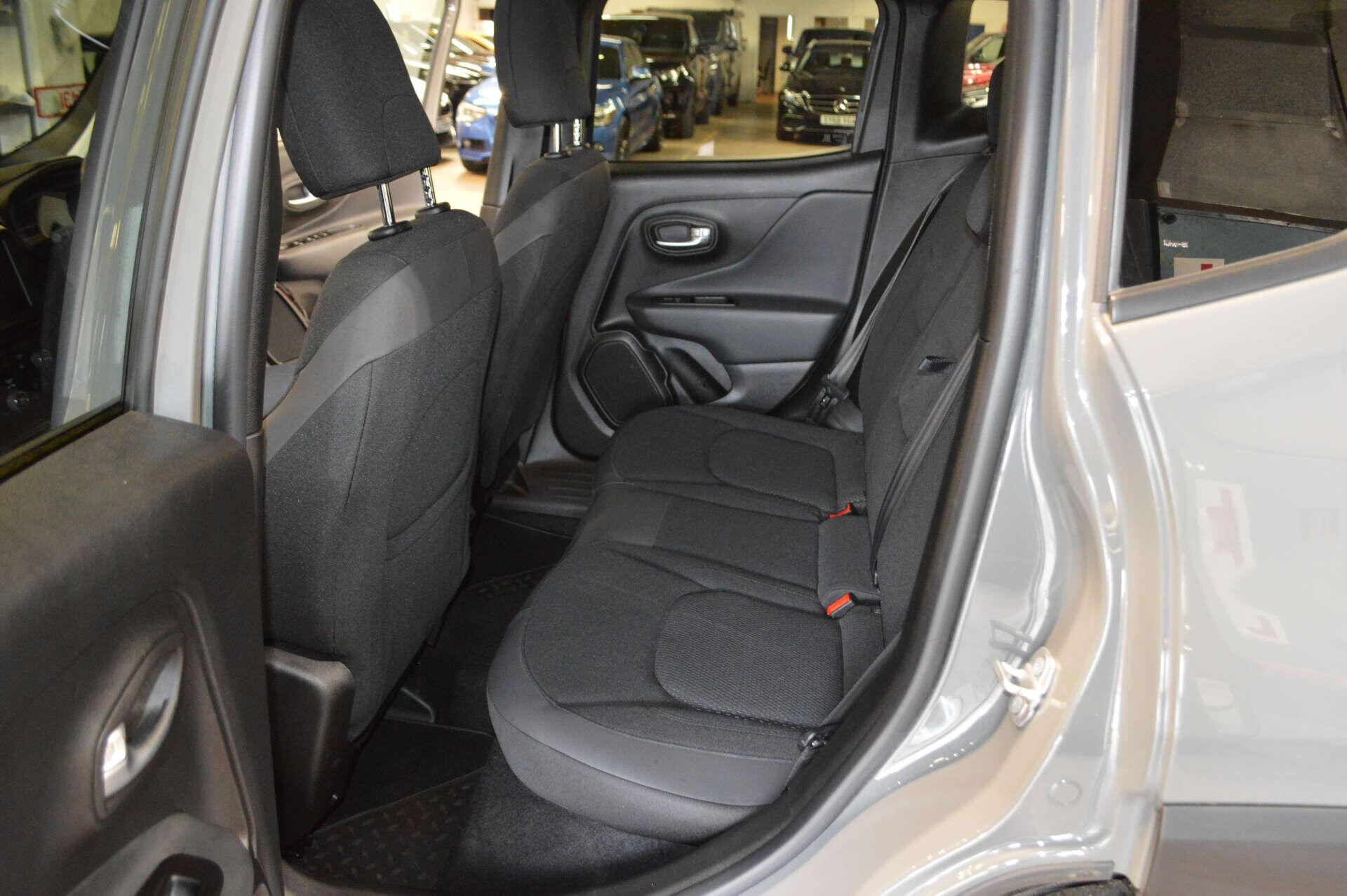 Jeep Renegade view 21