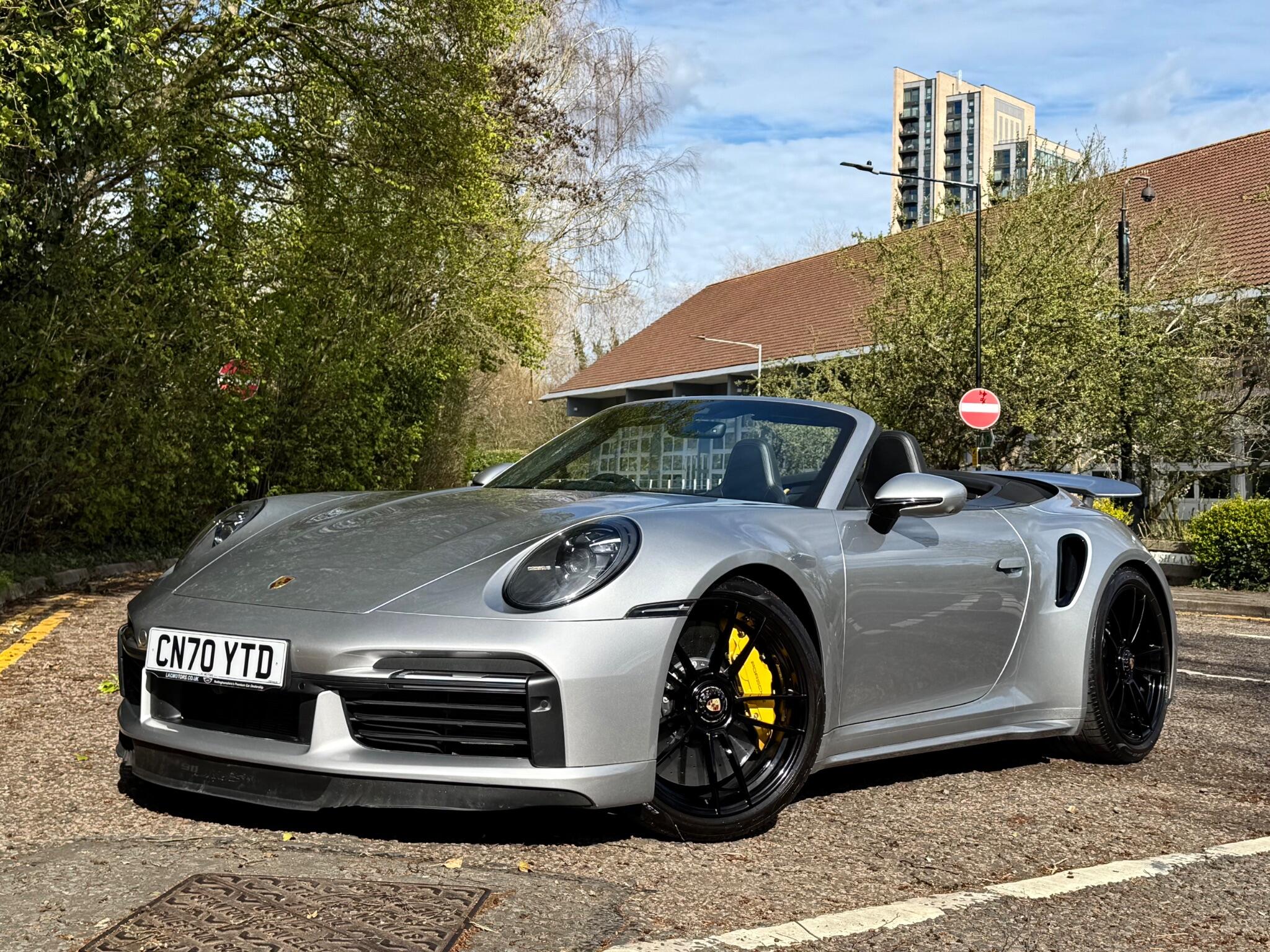 Porsche 911 view 25