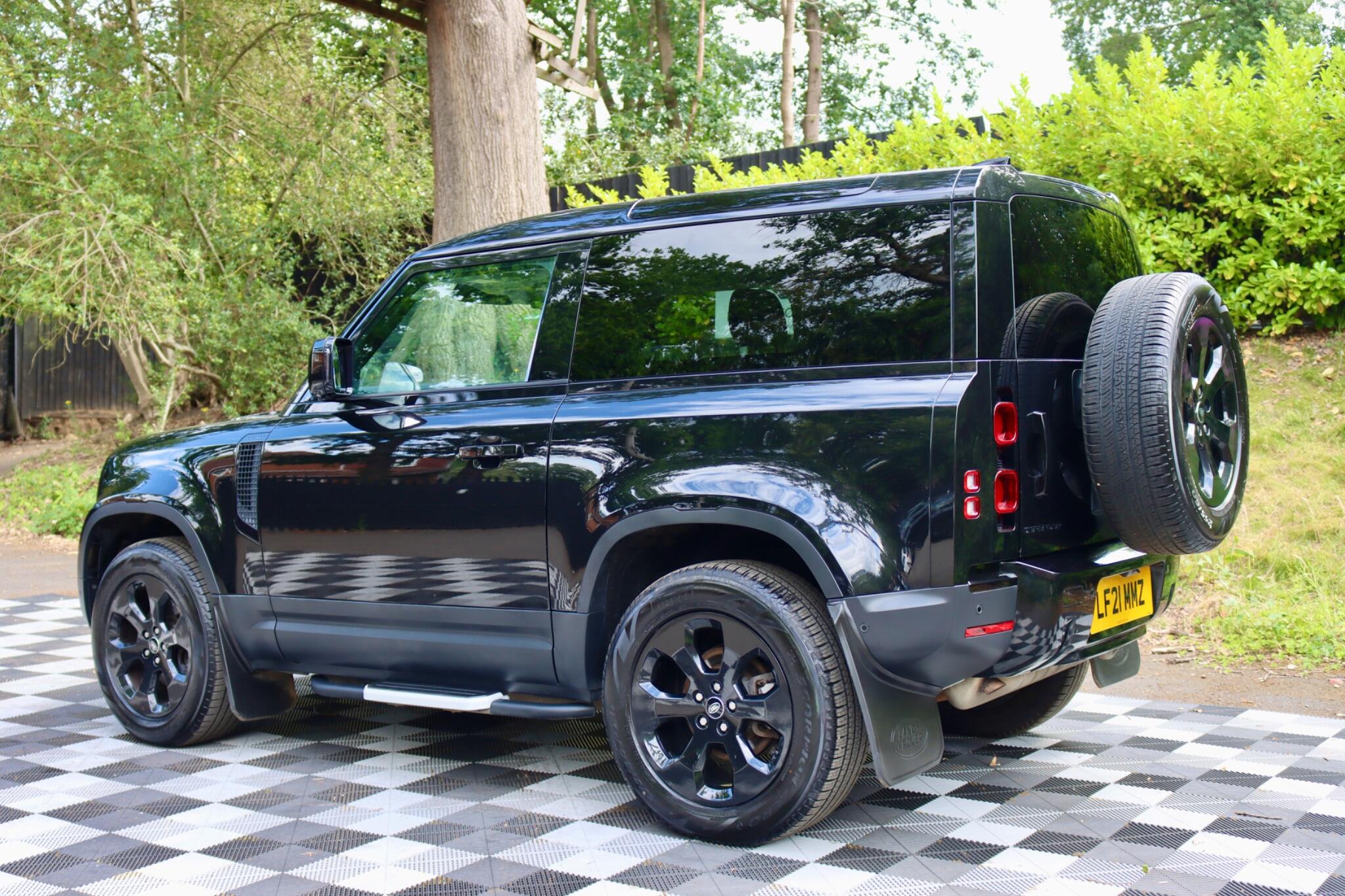 Land Rover Defender view 19