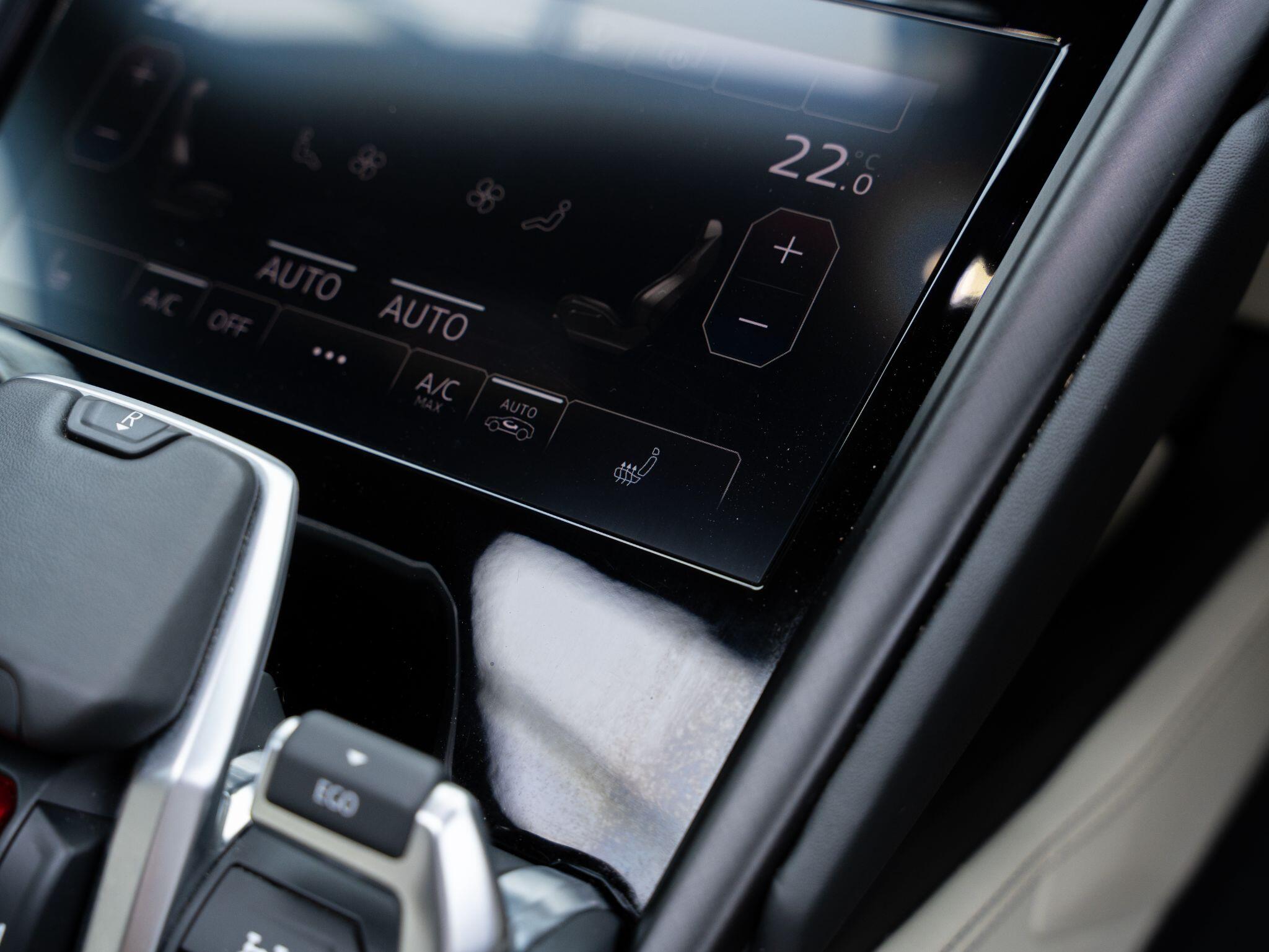 Lamborghini Urus view 32