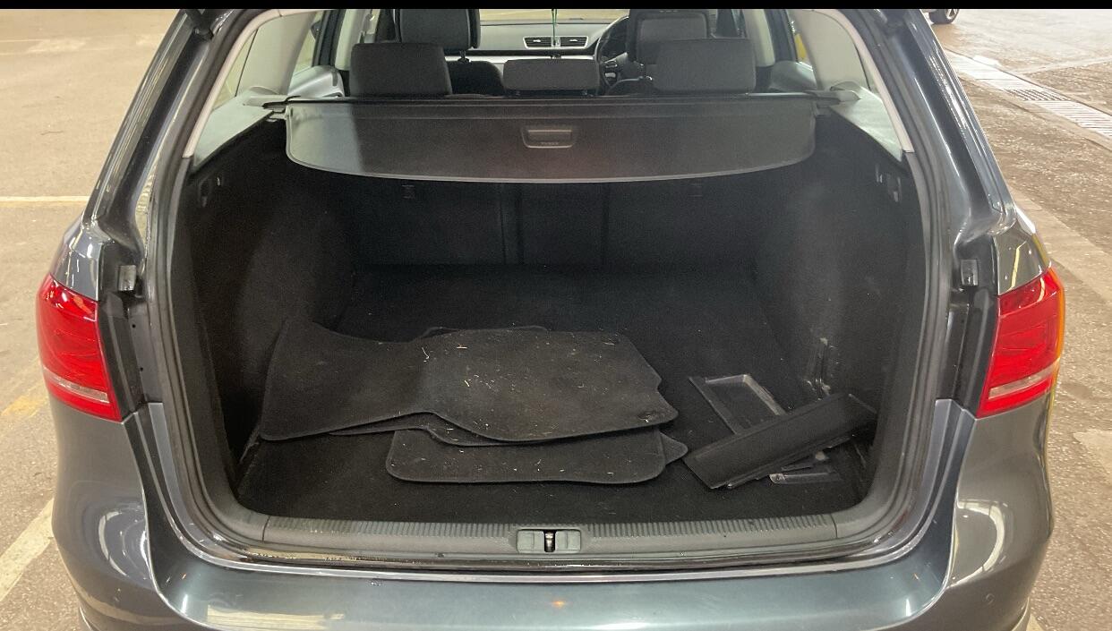 Volkswagen Passat view 9