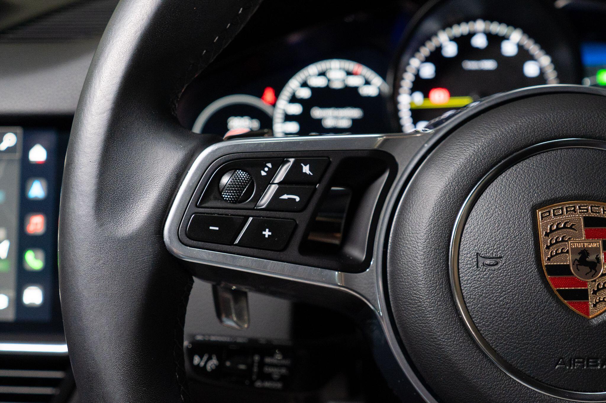 Porsche Cayenne view 27