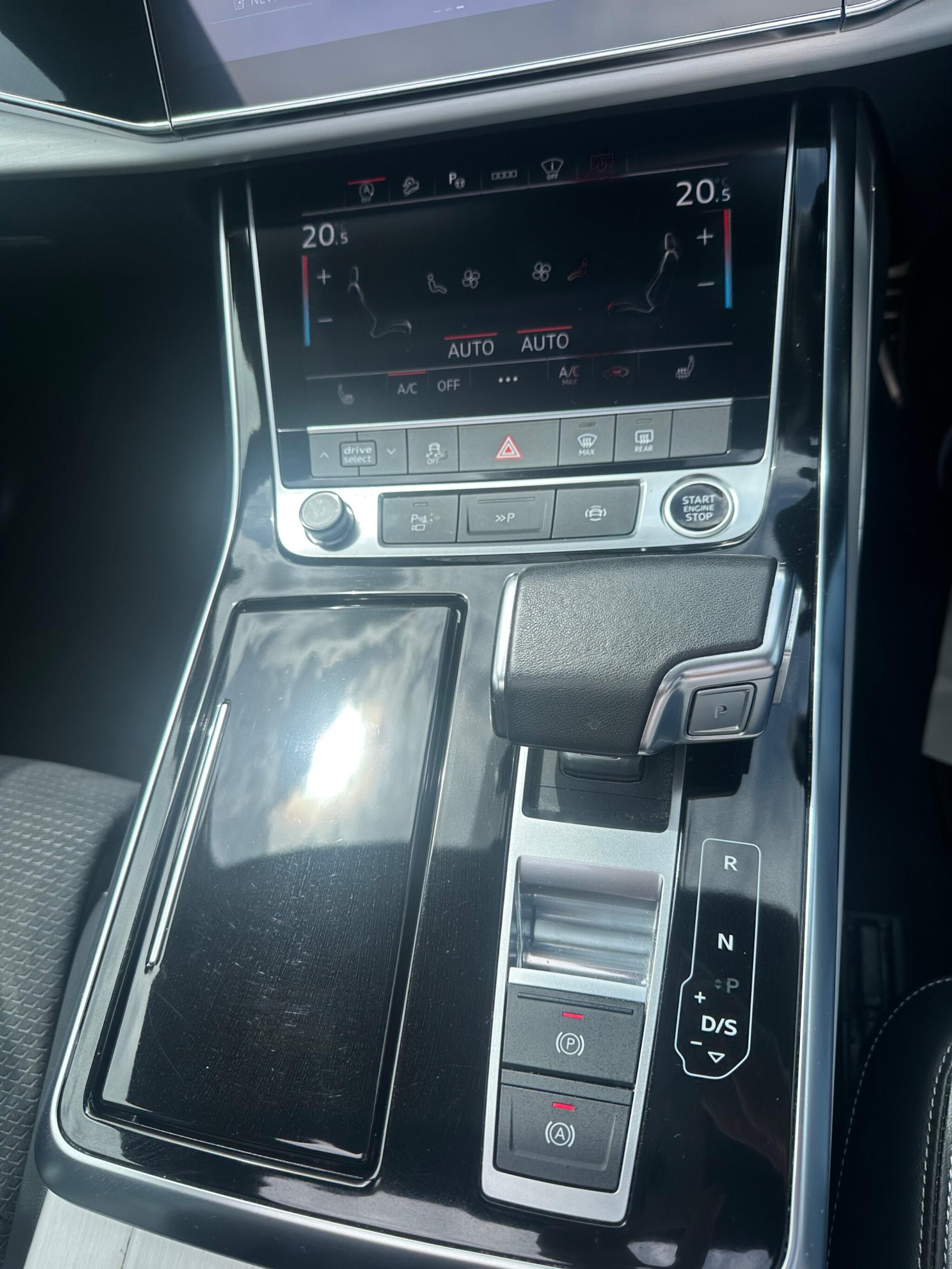 Audi Q7 view 18