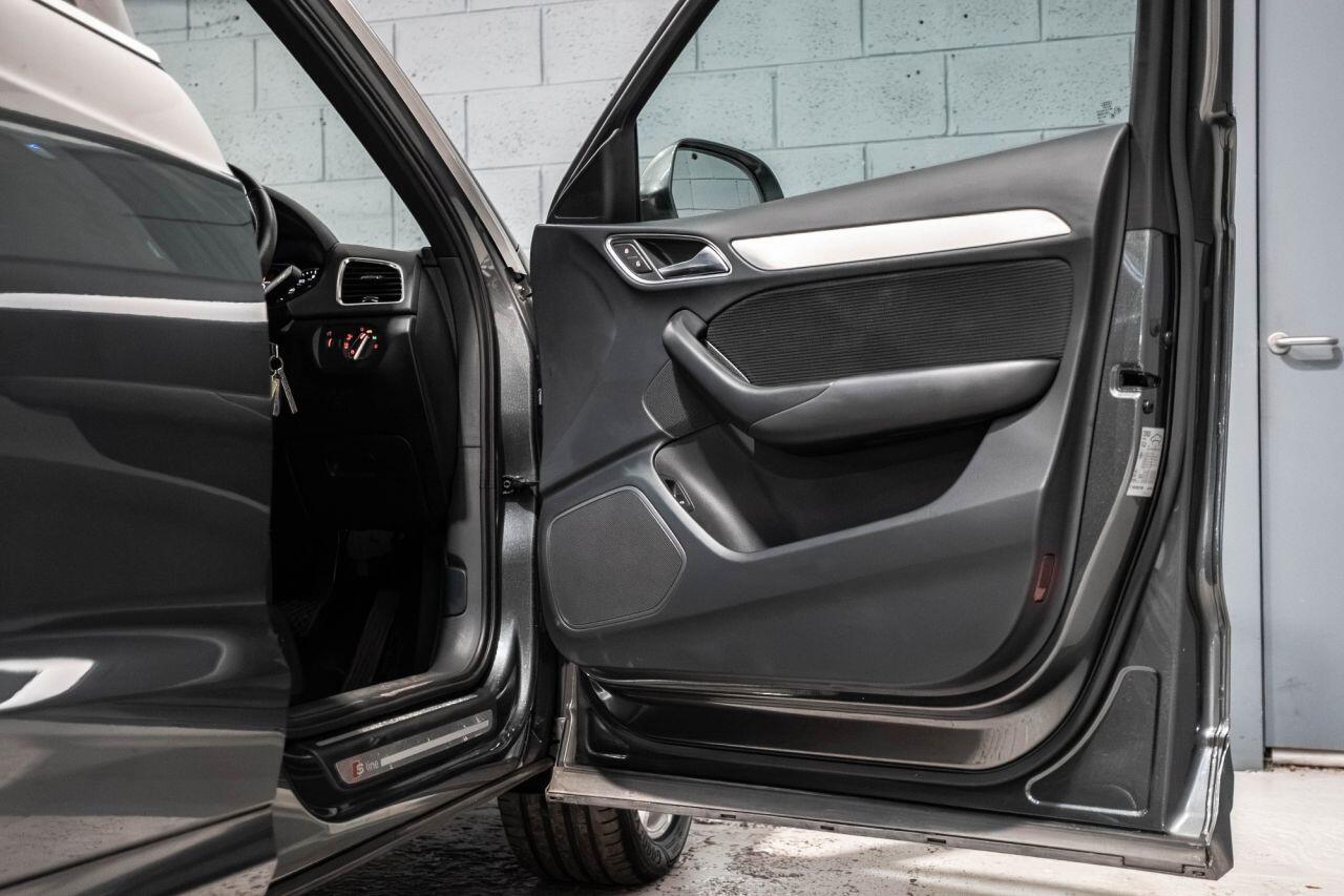 Audi Q3 view 9