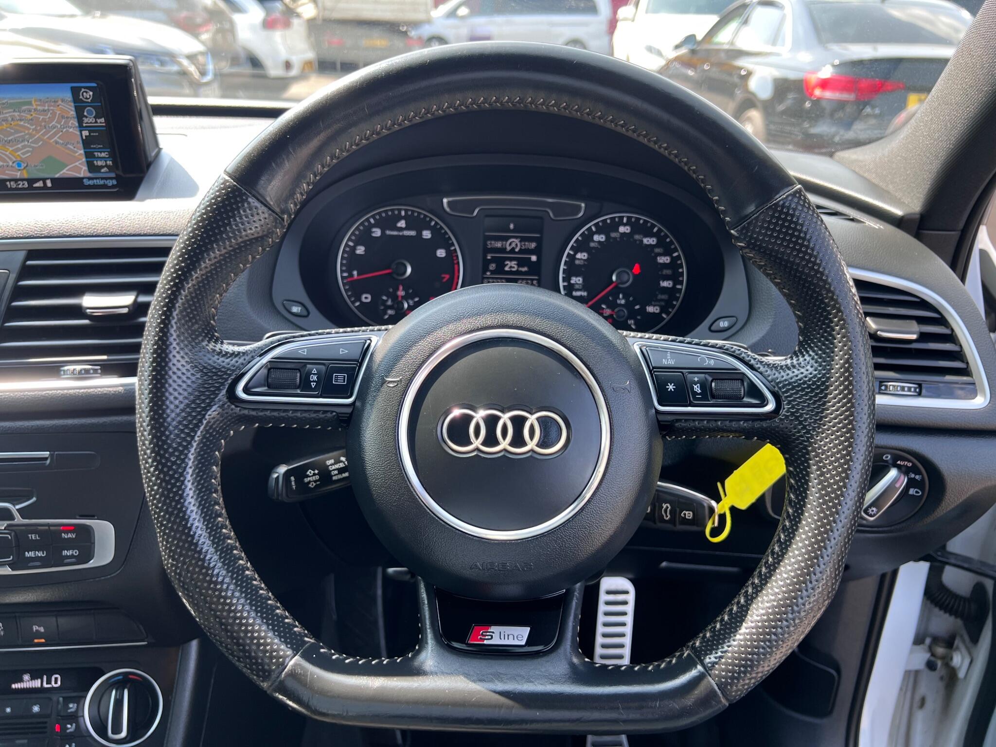Audi Q3 view 19