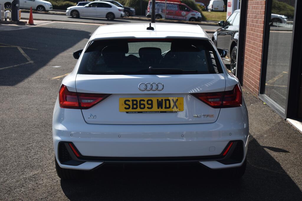 Audi A1 view 8