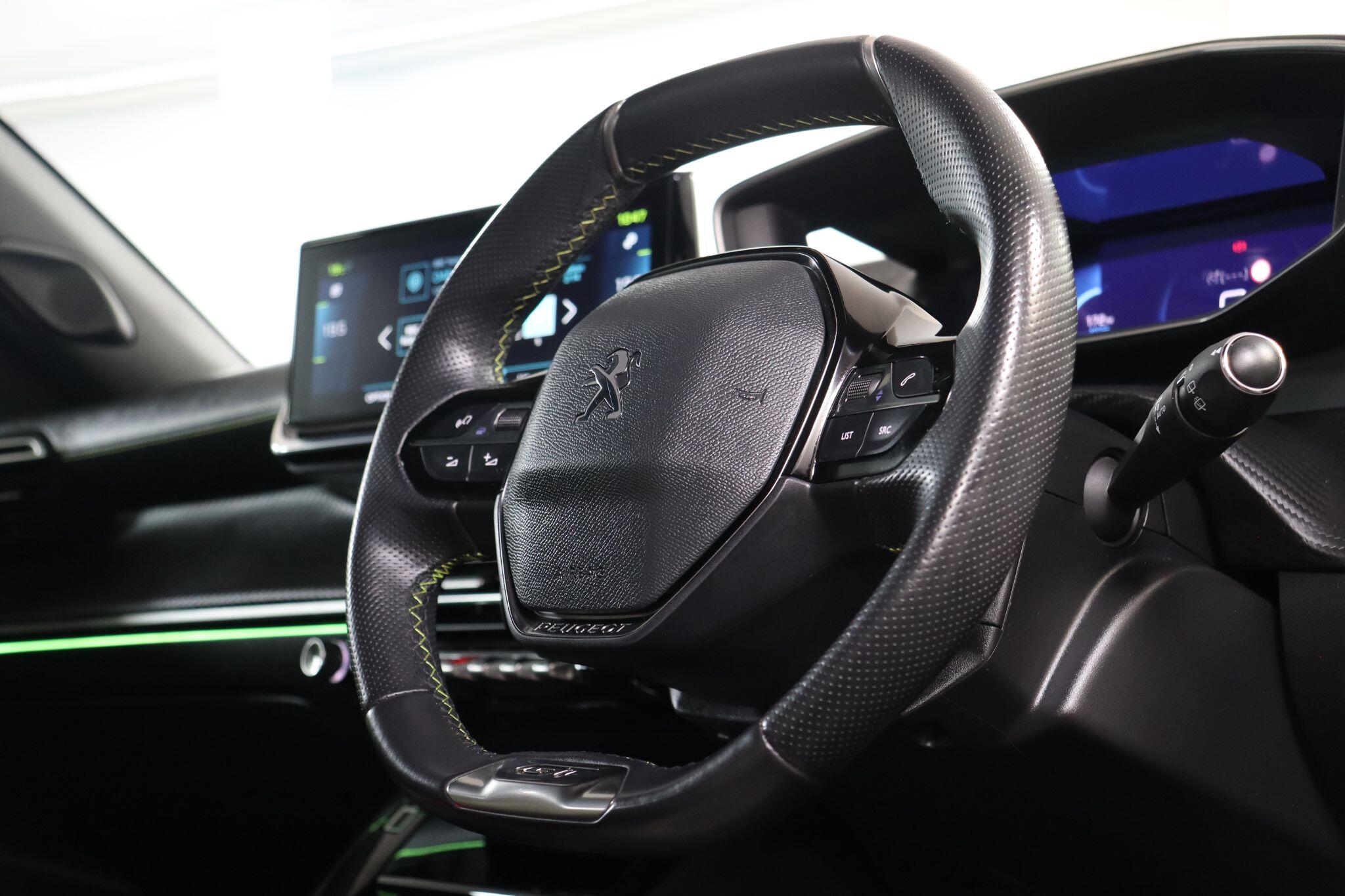 Peugeot E-2008 view 12