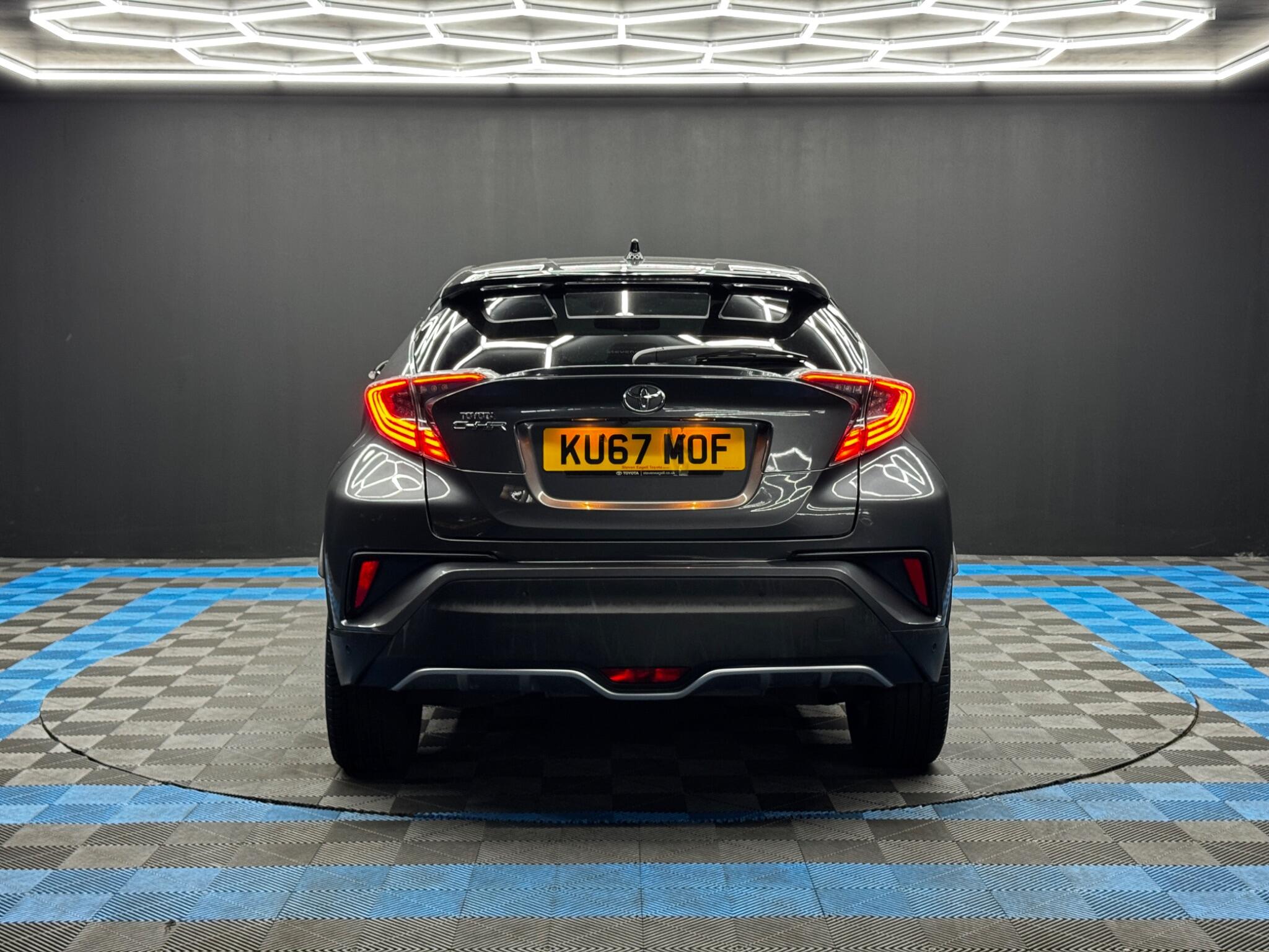 Toyota C-HR view 6