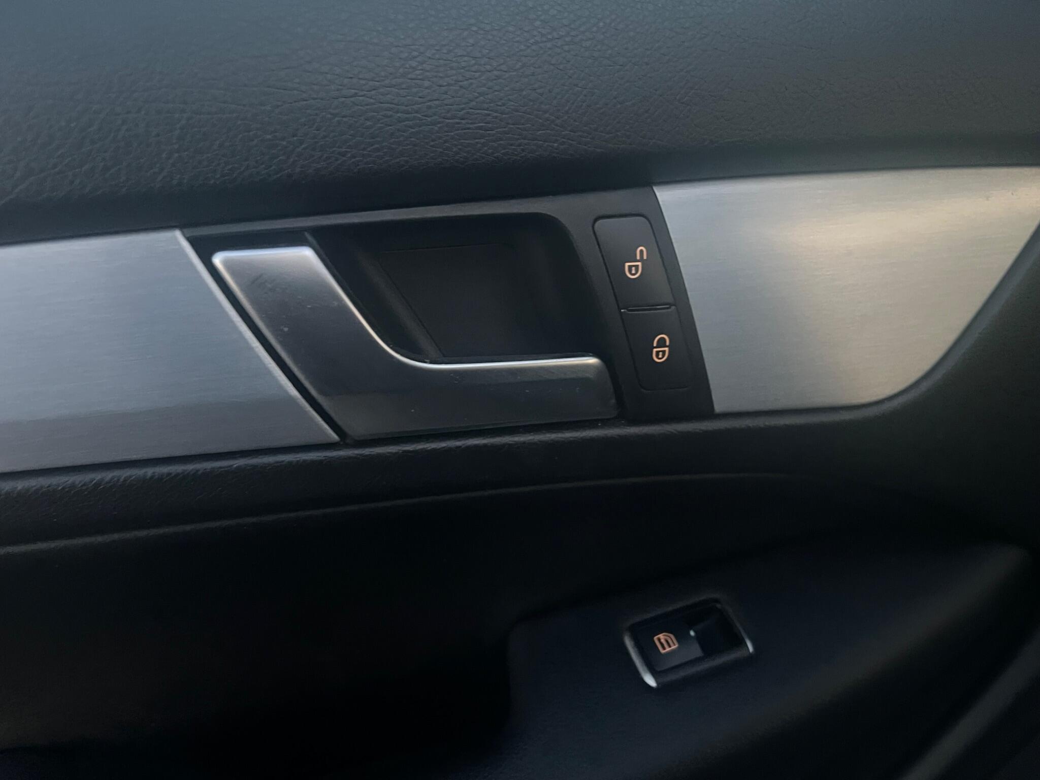 Mercedes-Benz C-Class view 47