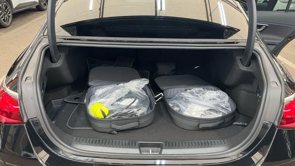 Mercedes-Benz E-Class view 12