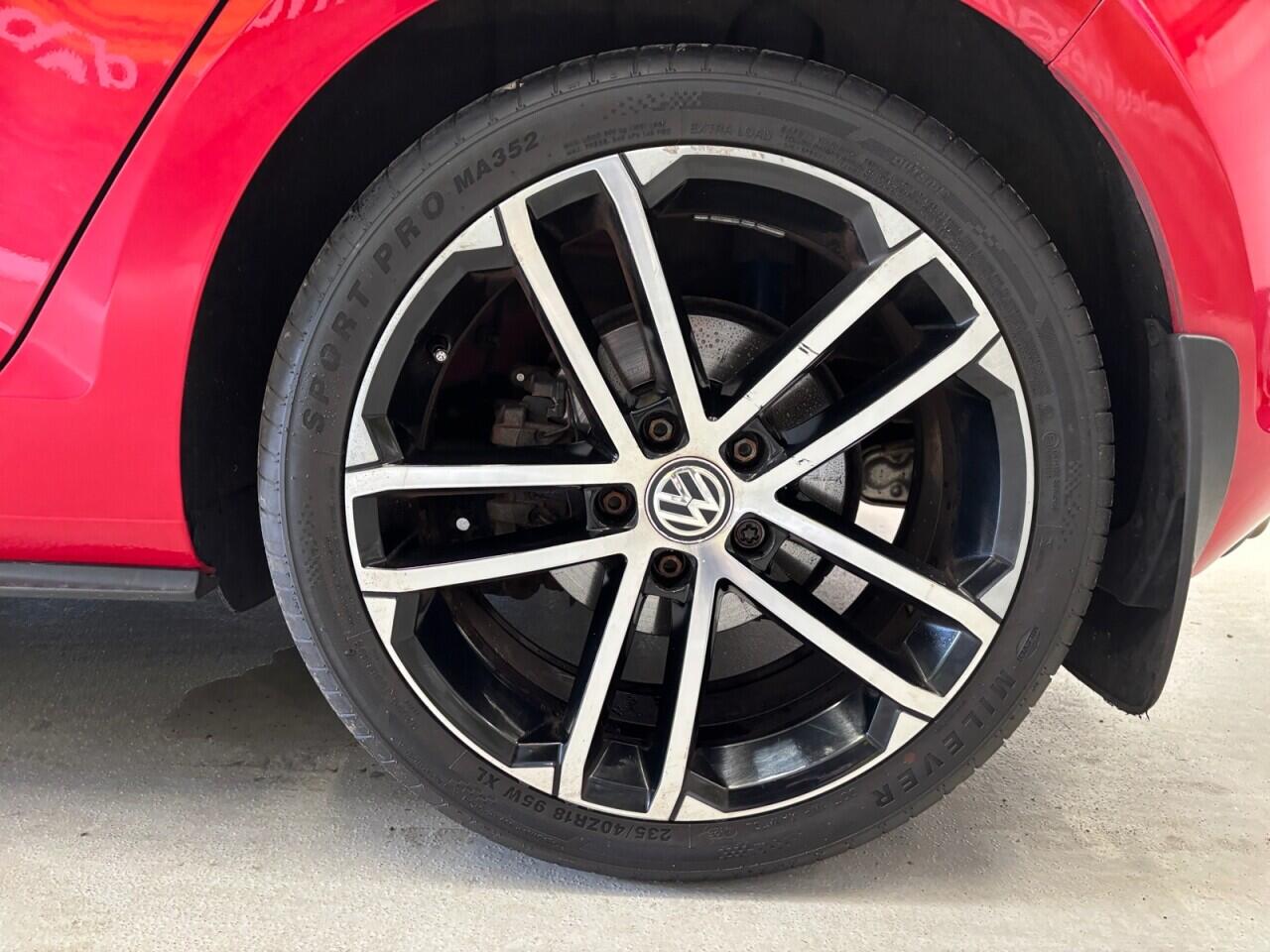 Volkswagen Golf view 9