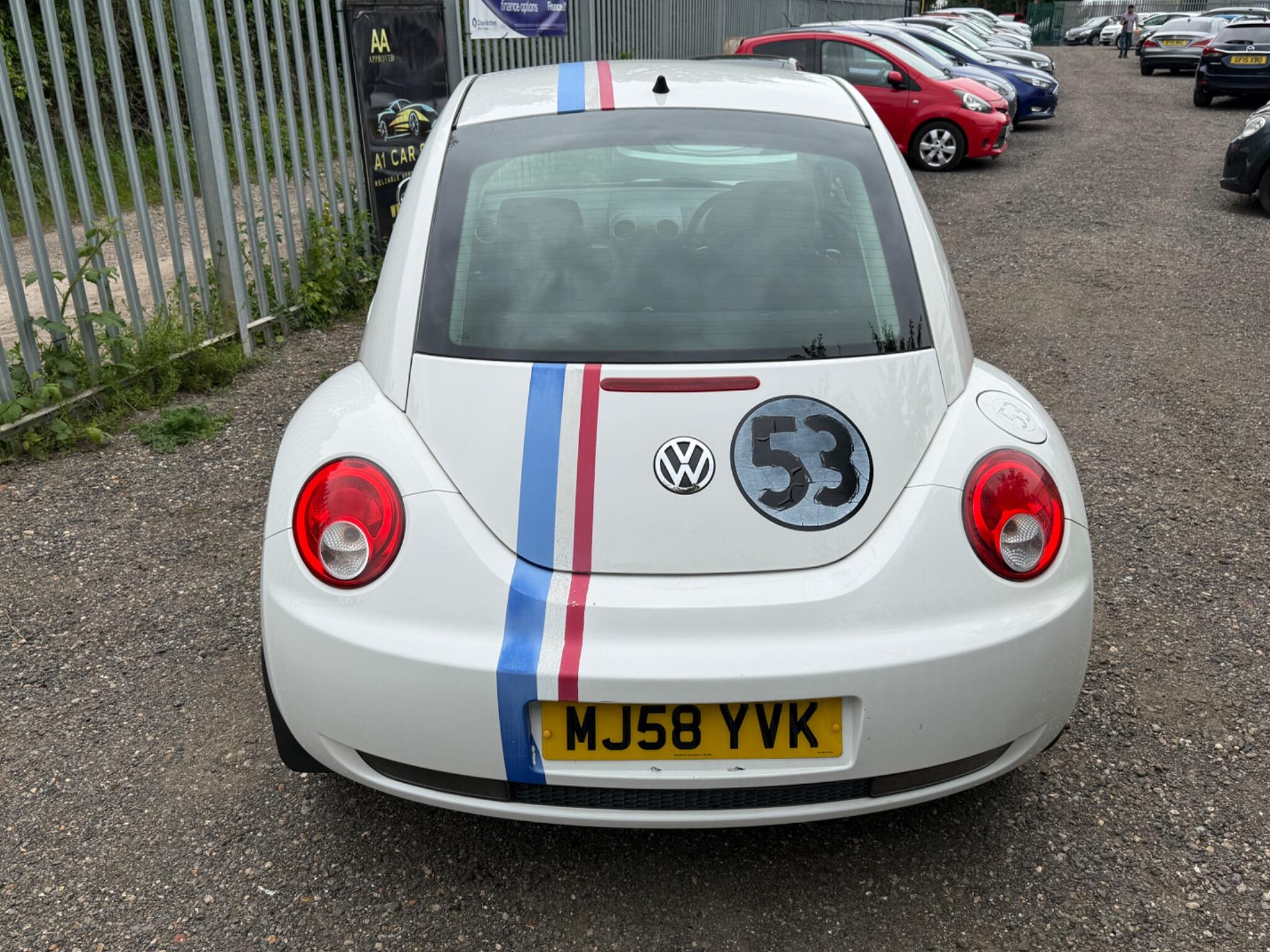 2009 Volkswagen Beetle image 7