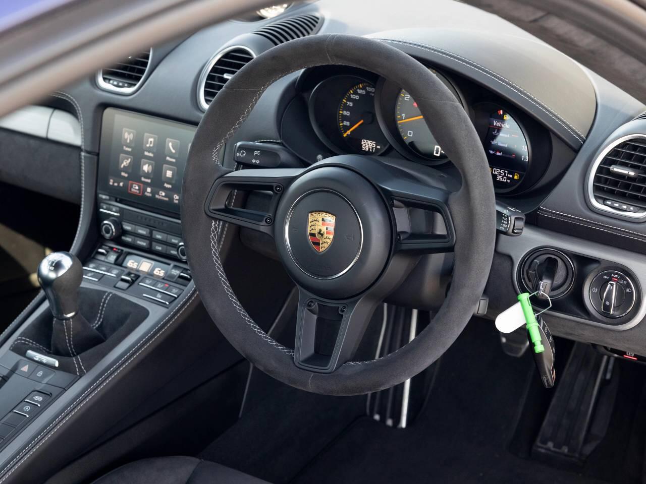 Porsche Cayman view 80