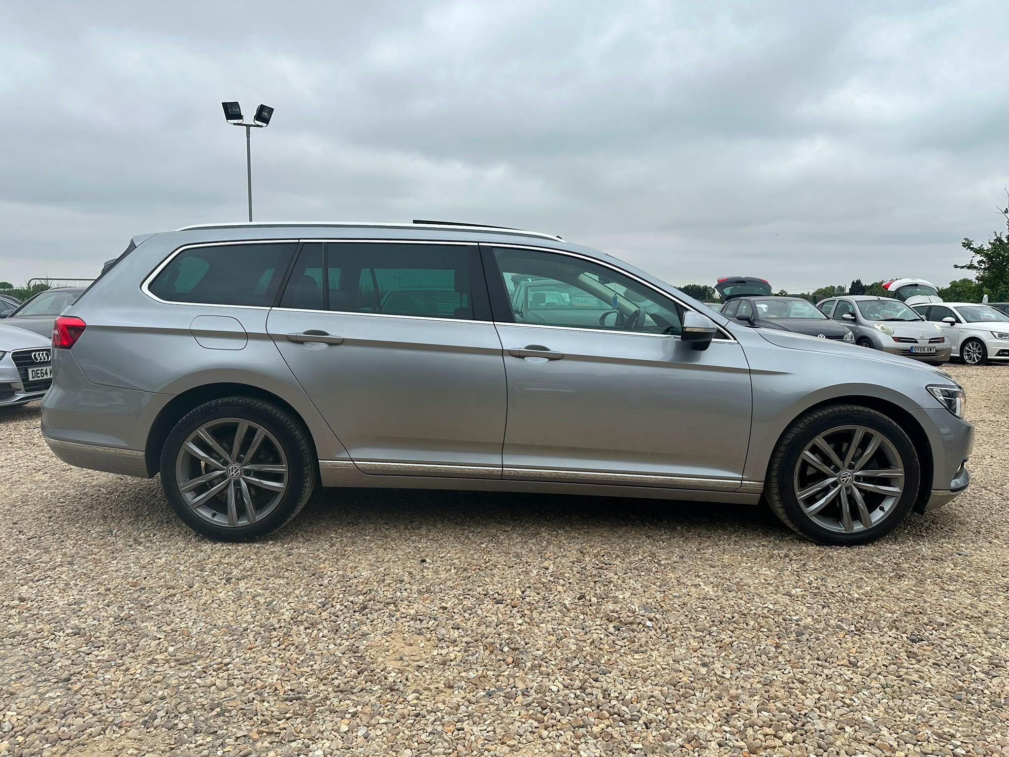 Volkswagen Passat view 5