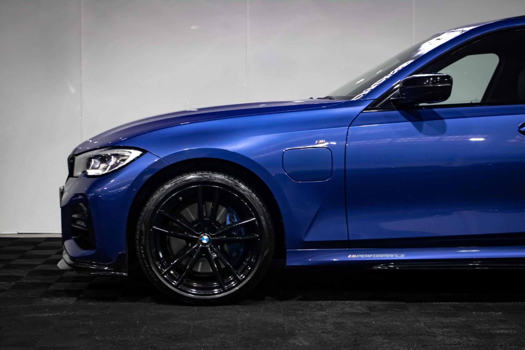 BMW 3 Series view 8