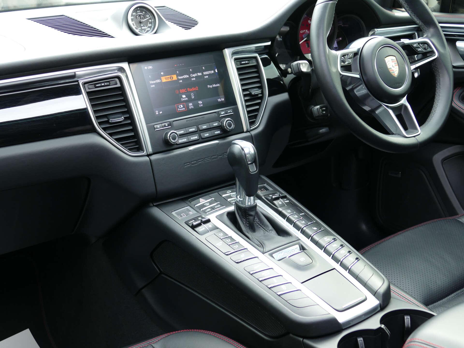 Porsche Macan view 27