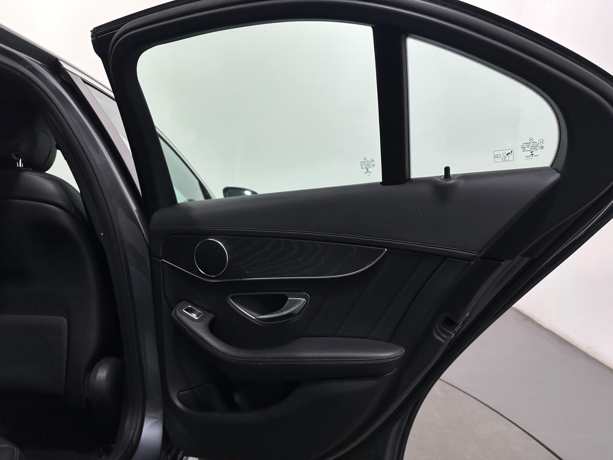 Mercedes-Benz C-Class view 41
