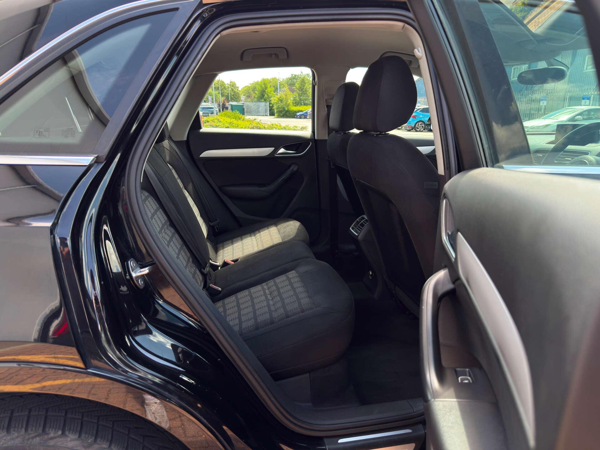 Audi Q3 view 28