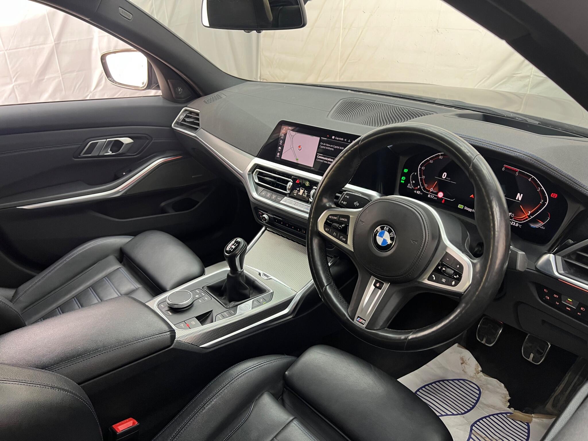 BMW 3 Series view 14