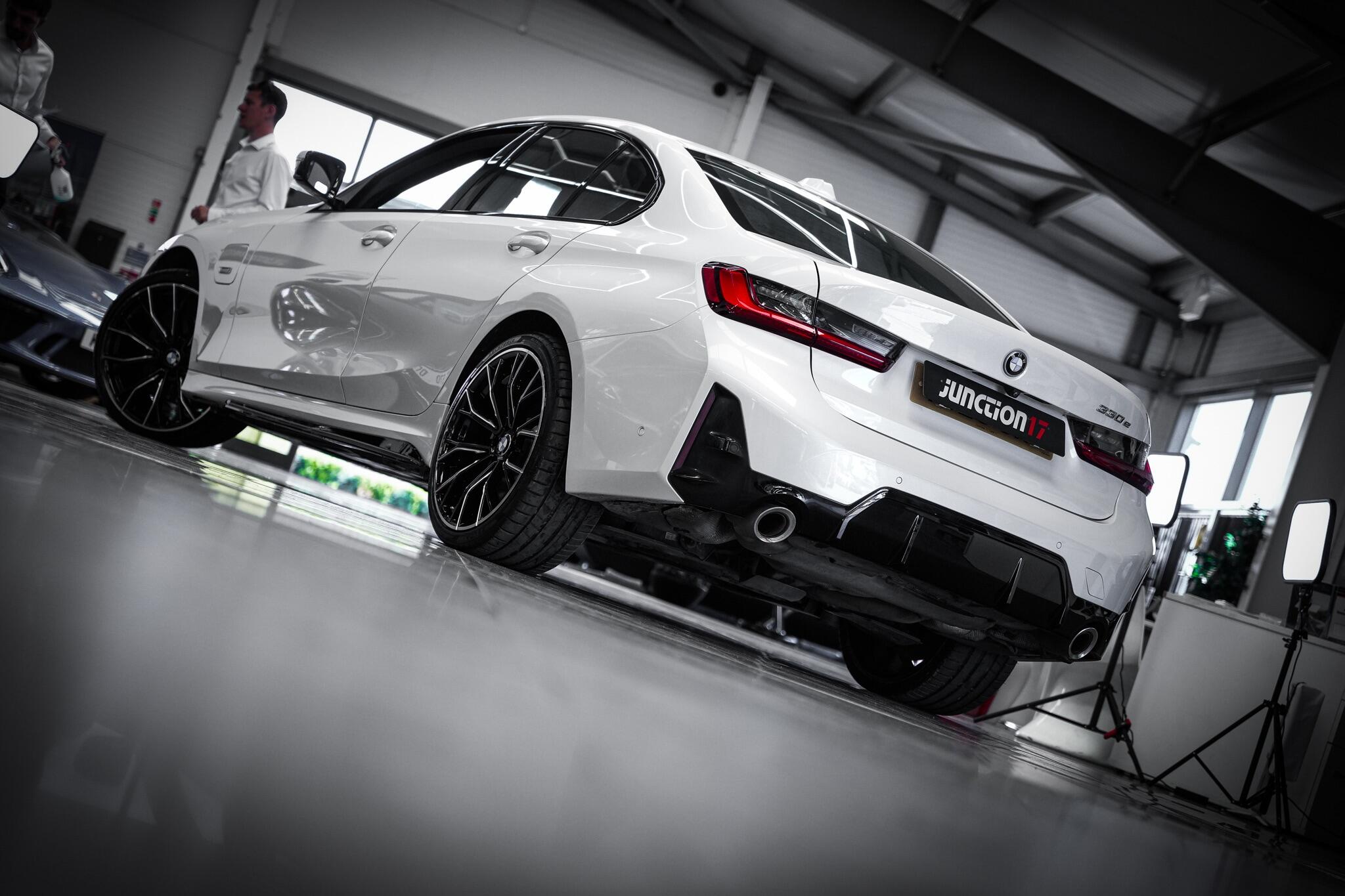 BMW 3 Series view 6