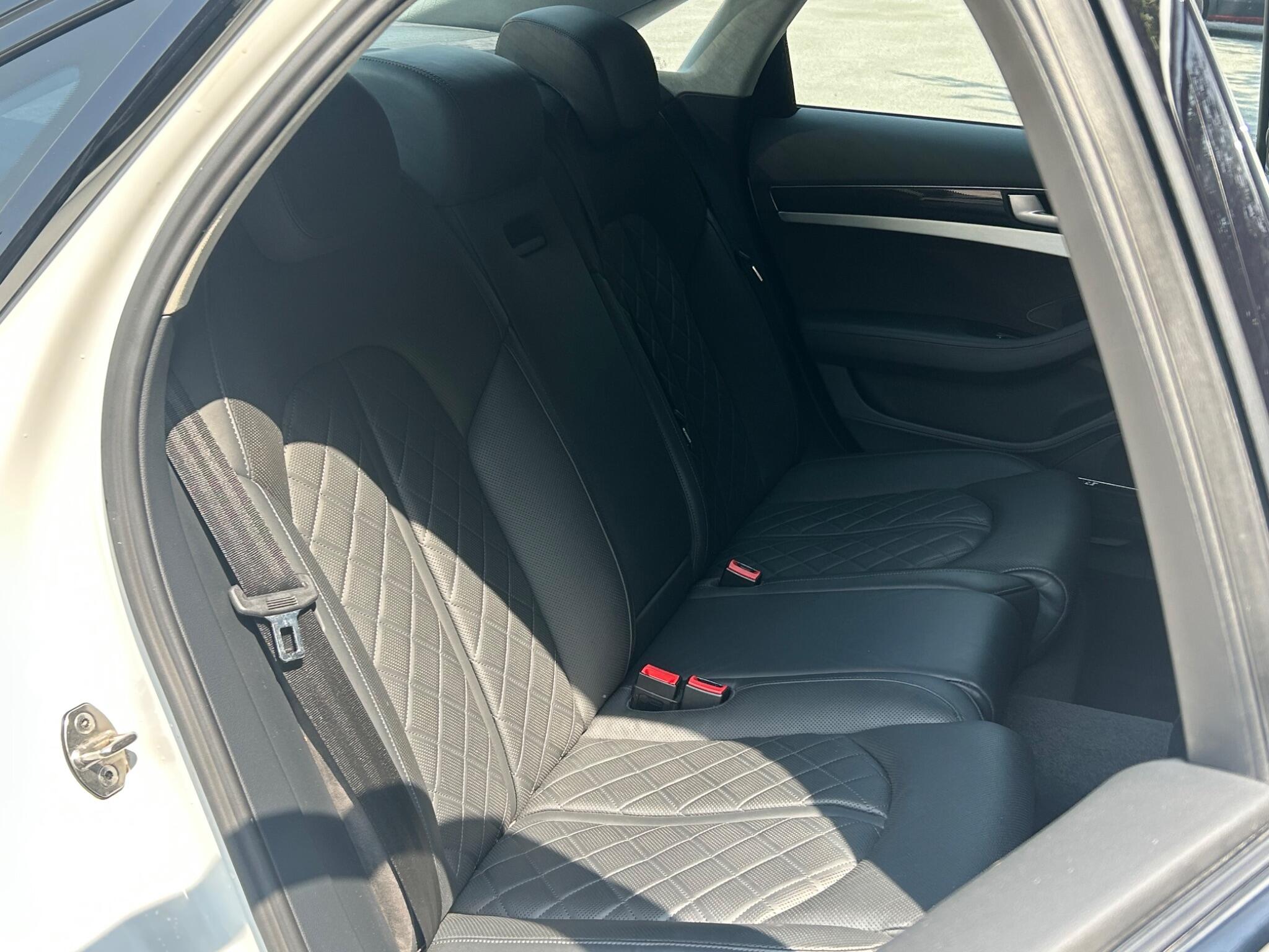 Audi S8 view 32