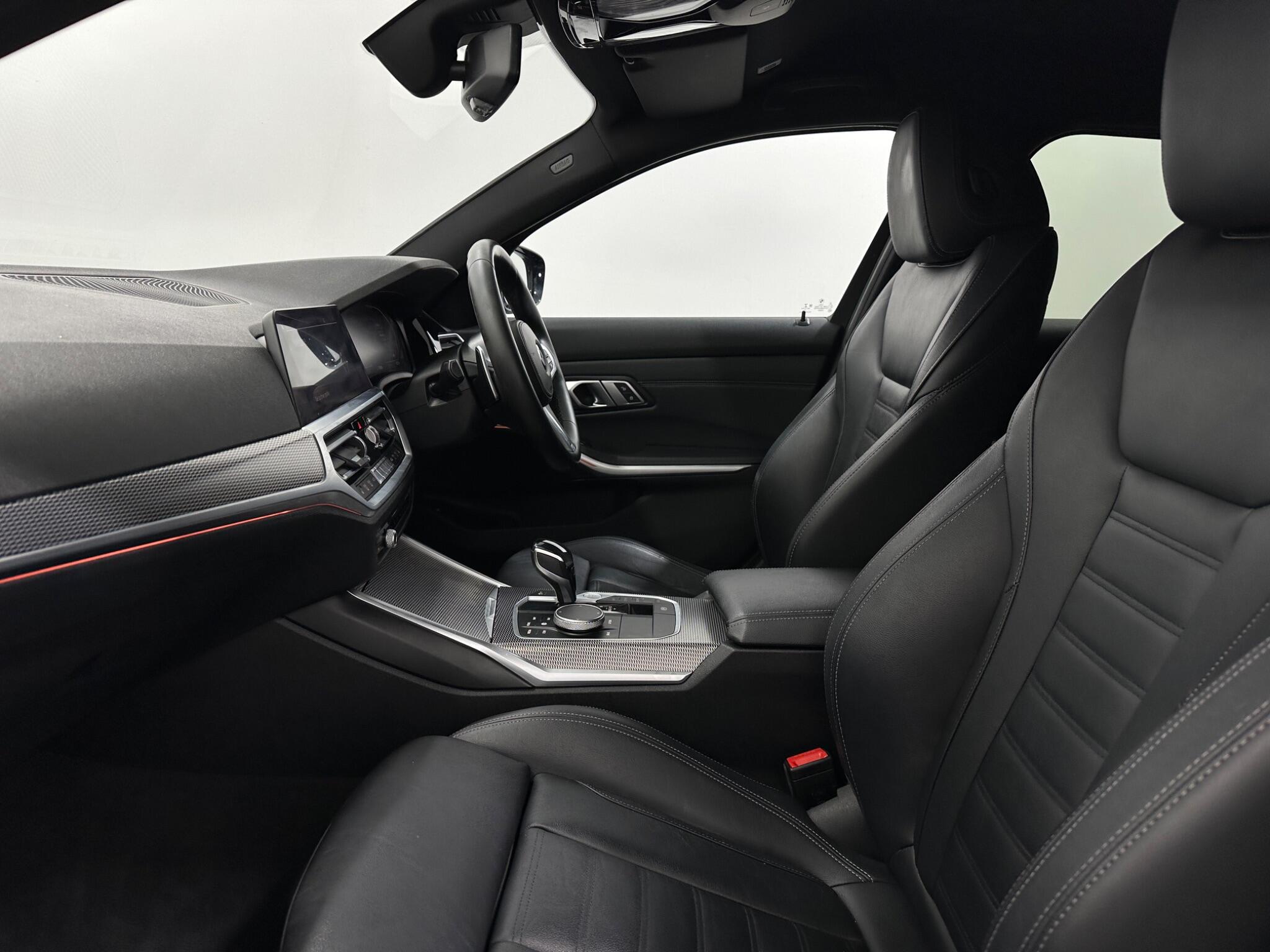 BMW 3 Series view 35