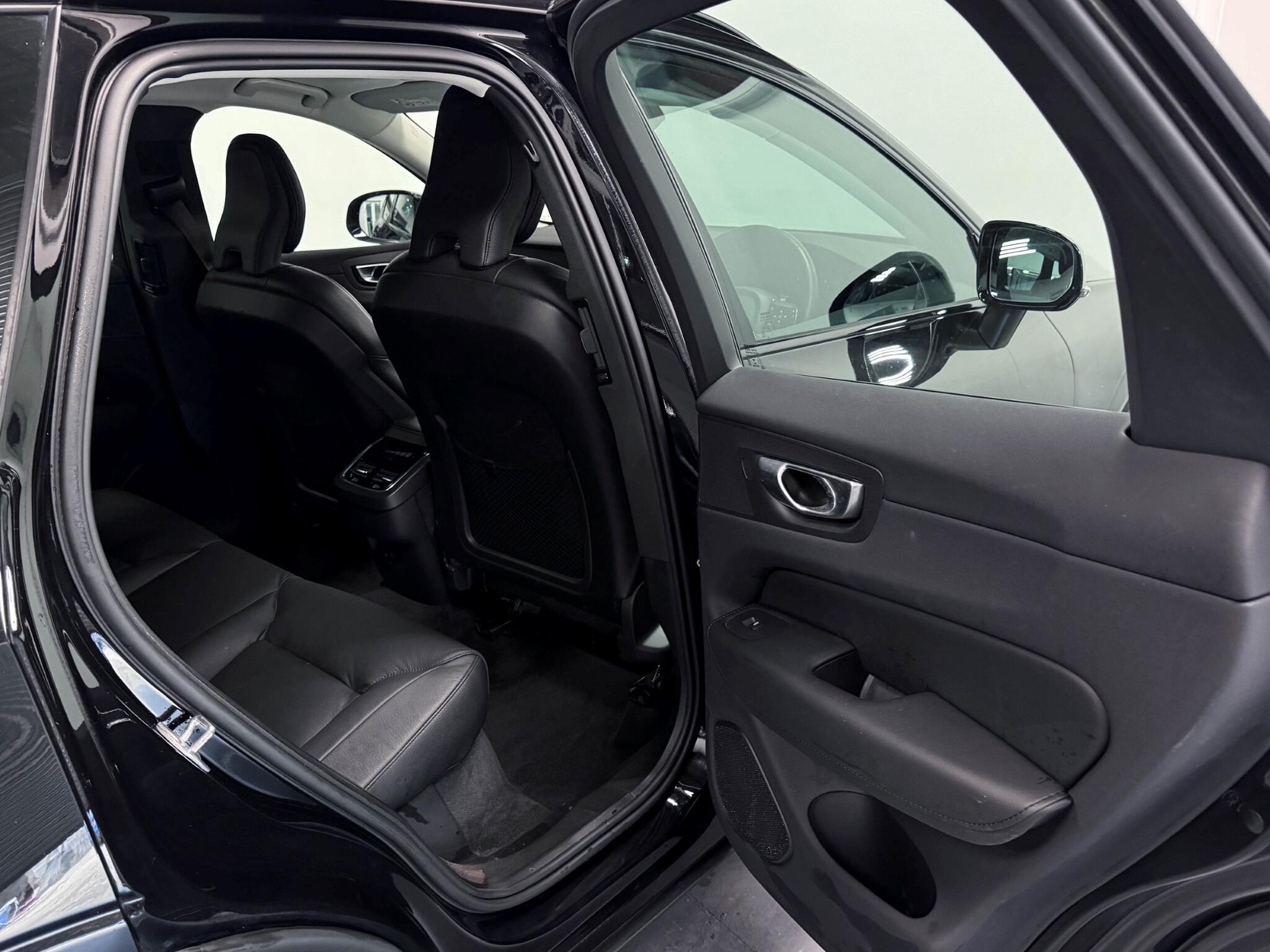 Volvo XC60 view 14