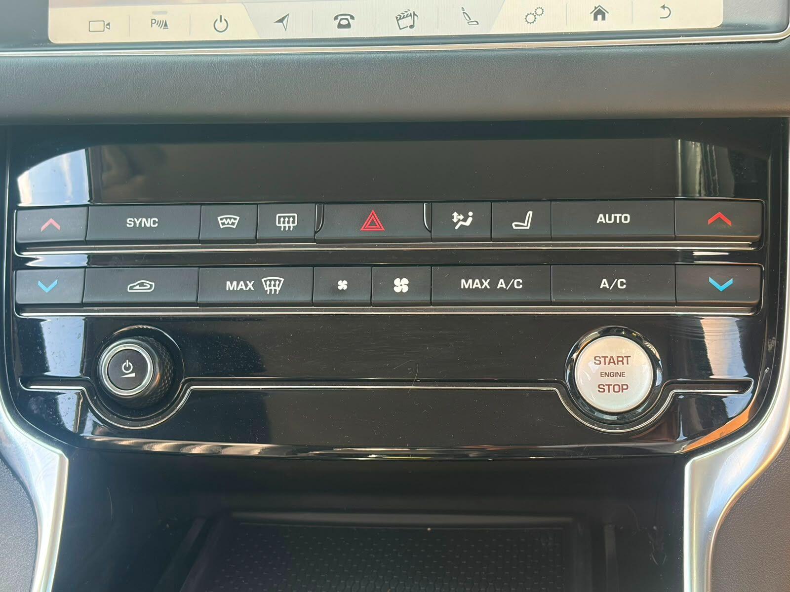 Jaguar XF view 26
