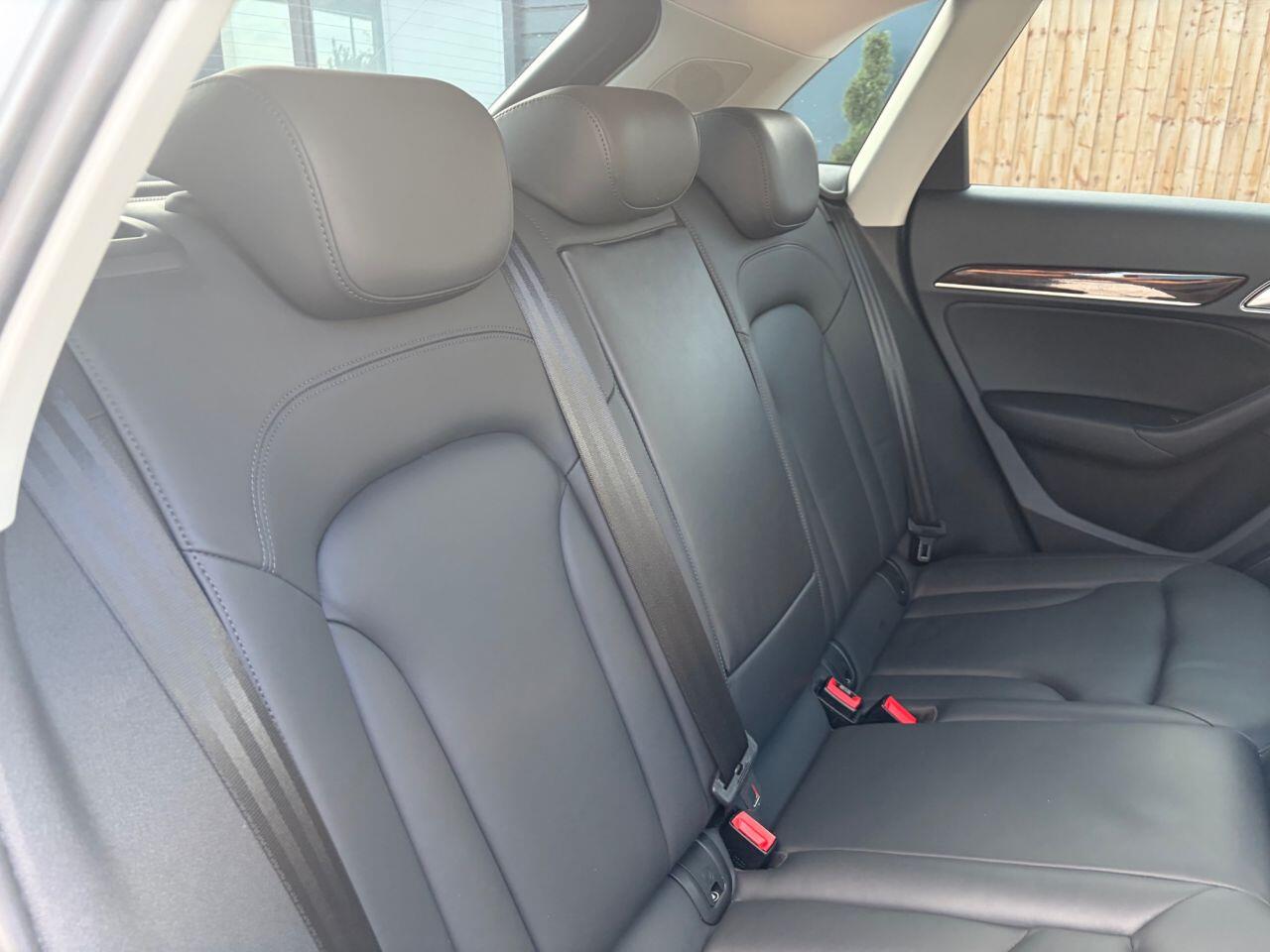Audi Q3 view 26