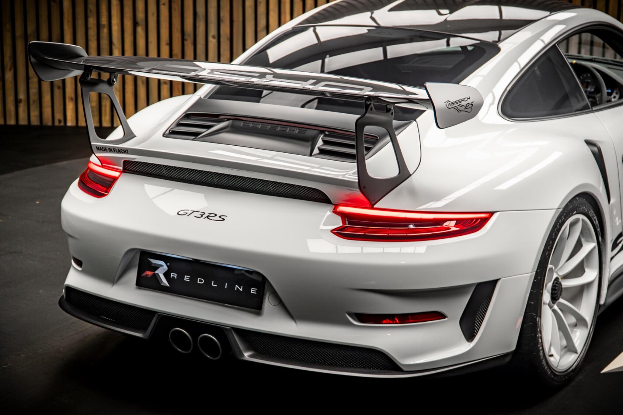 Porsche 911 view 22