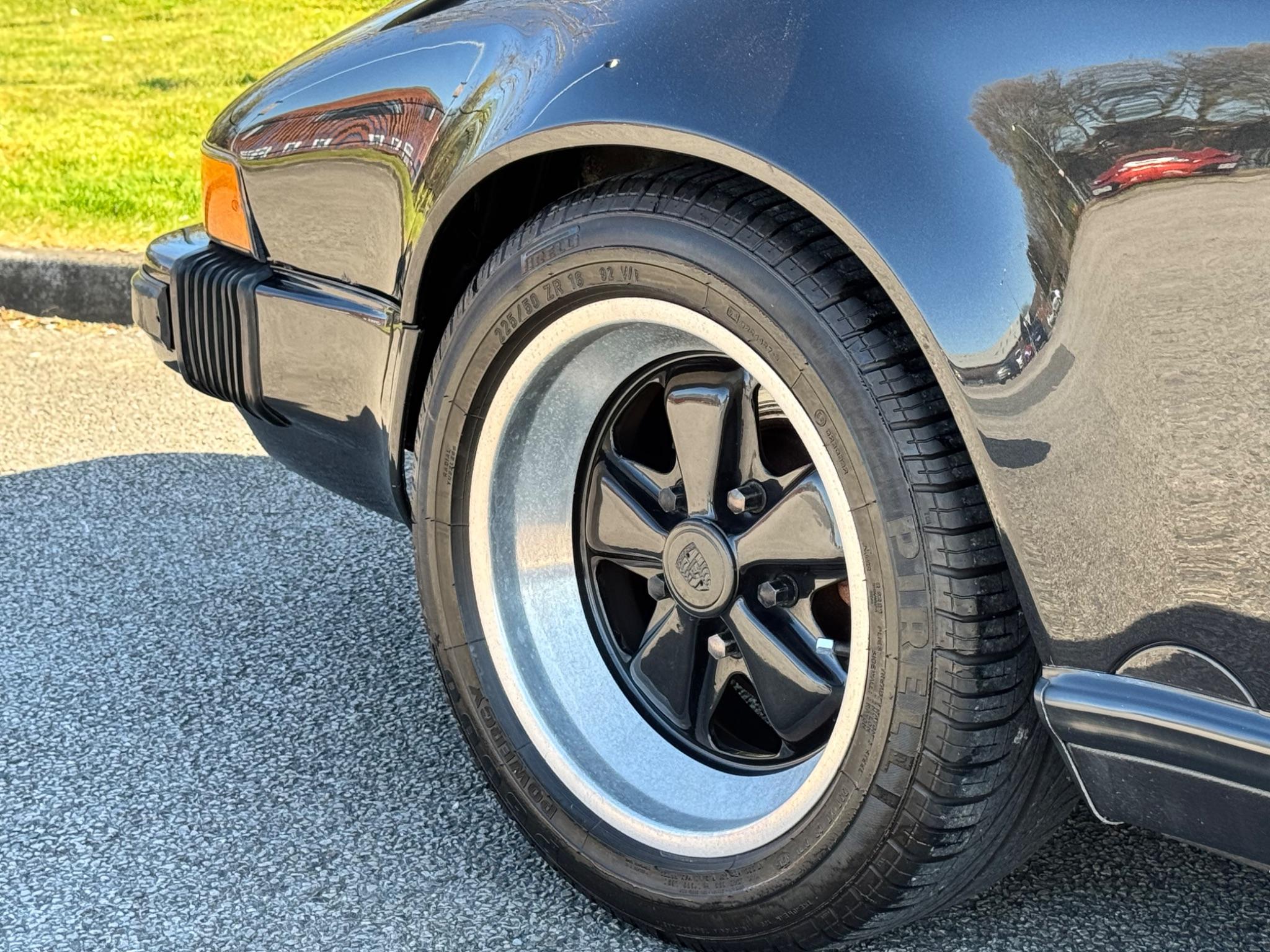 Porsche 911 view 28