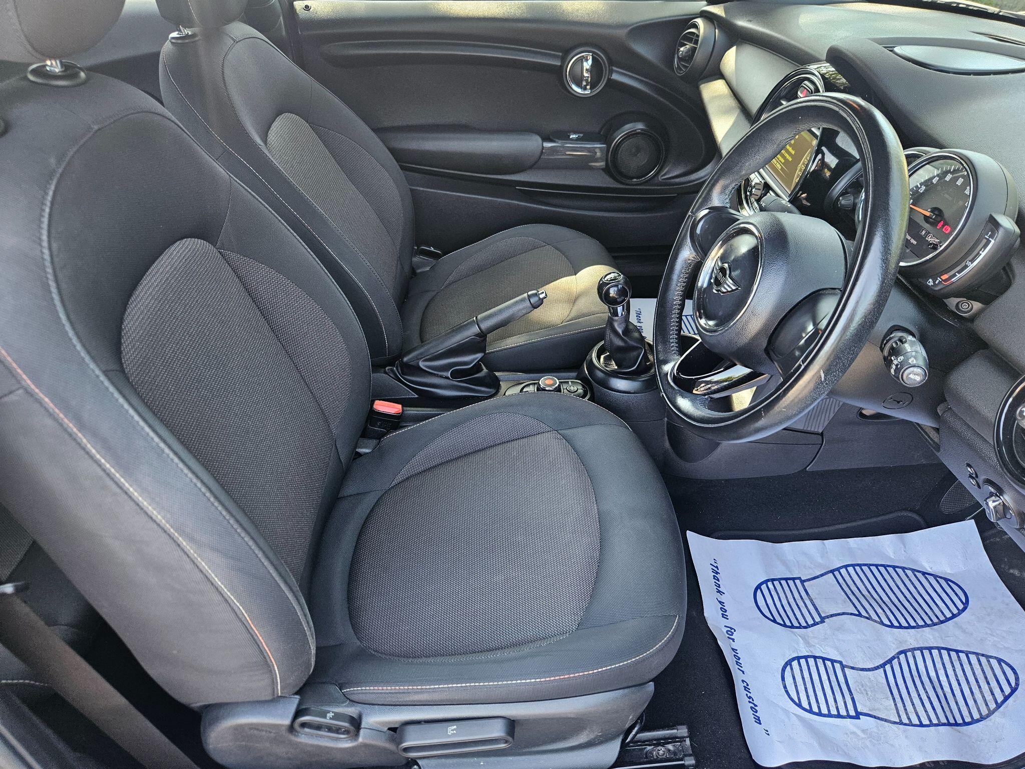 2018 MINI Hatch image 15