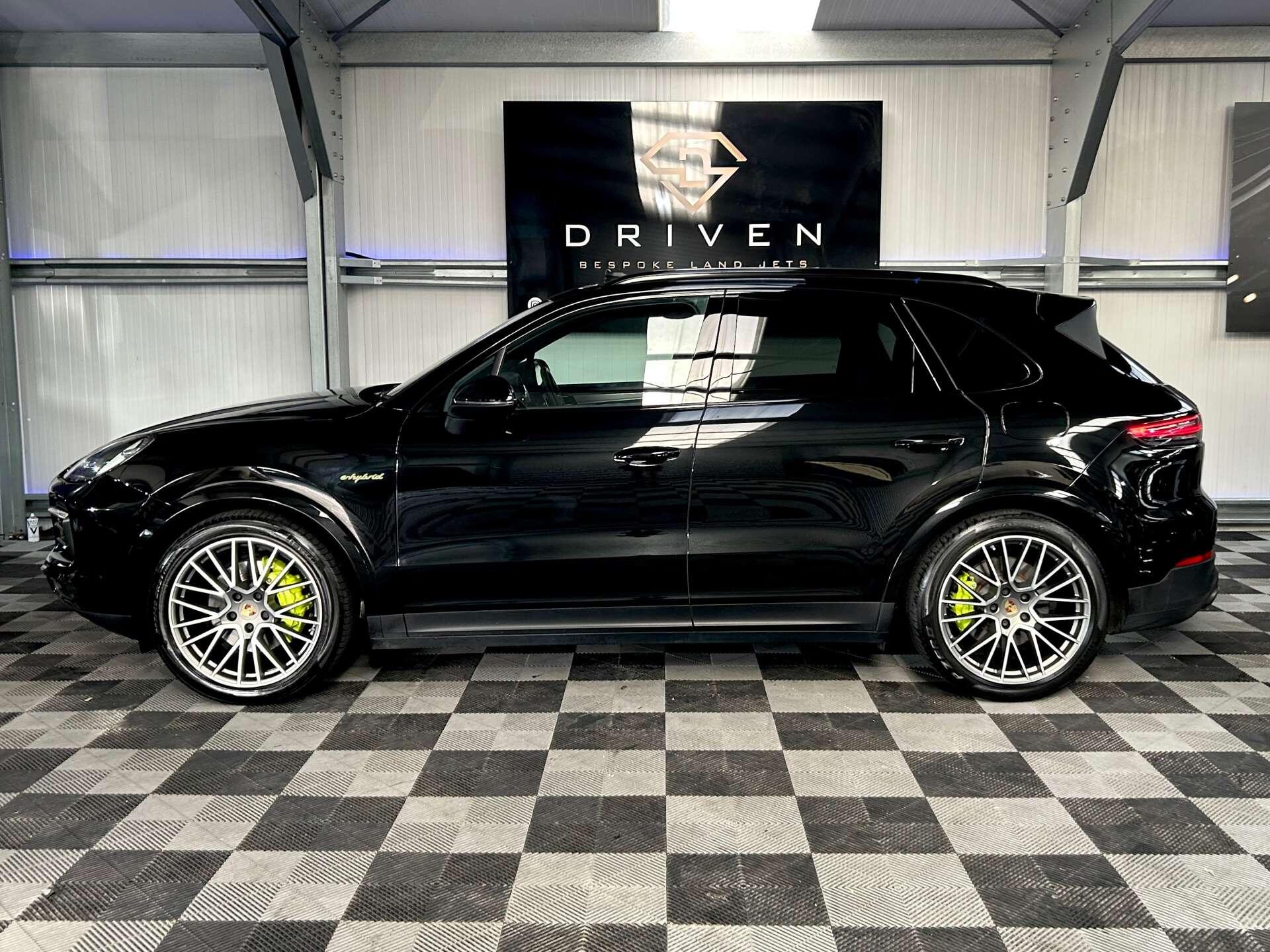 Porsche Cayenne view 19