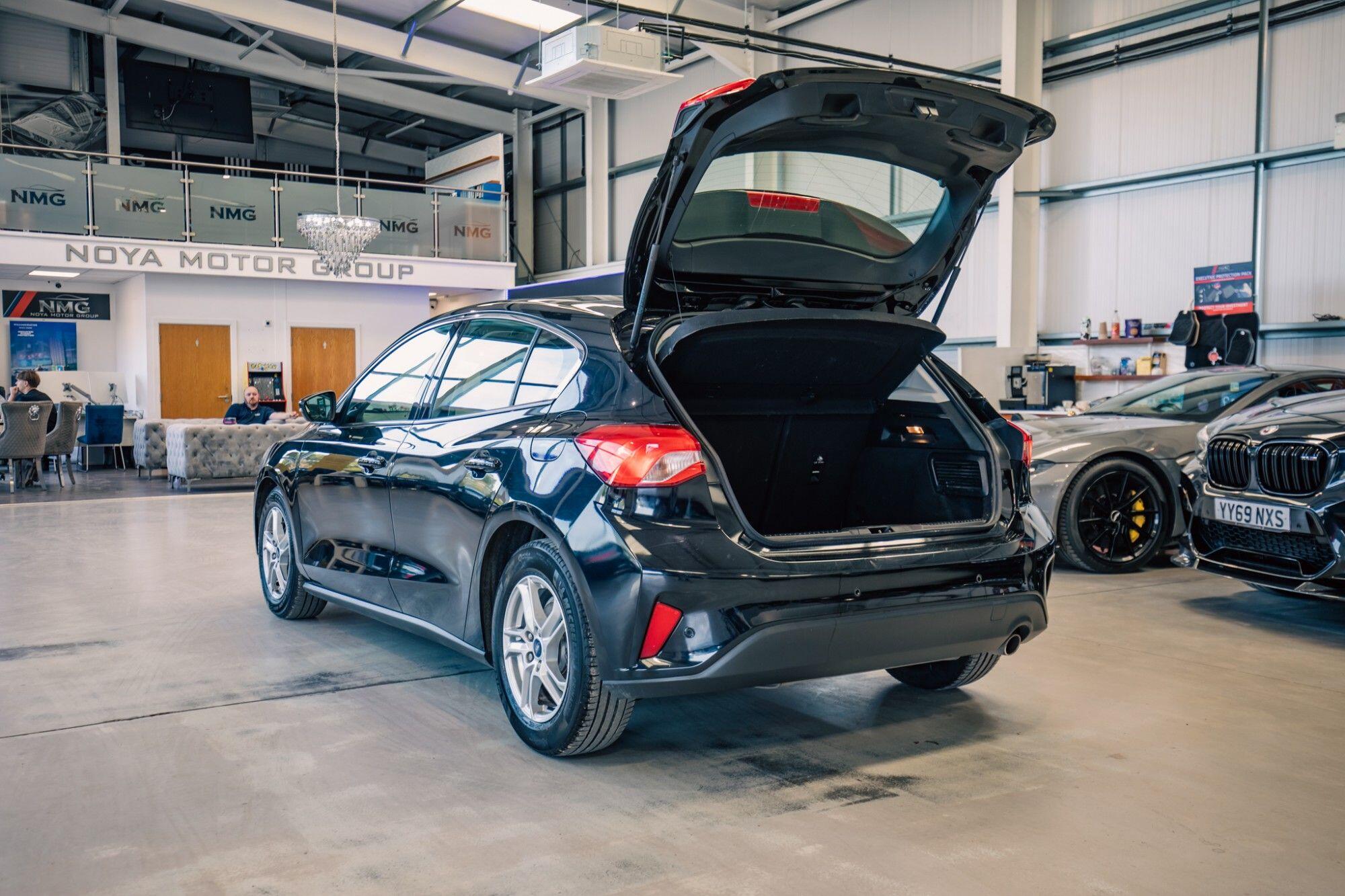 Ford Focus view 34