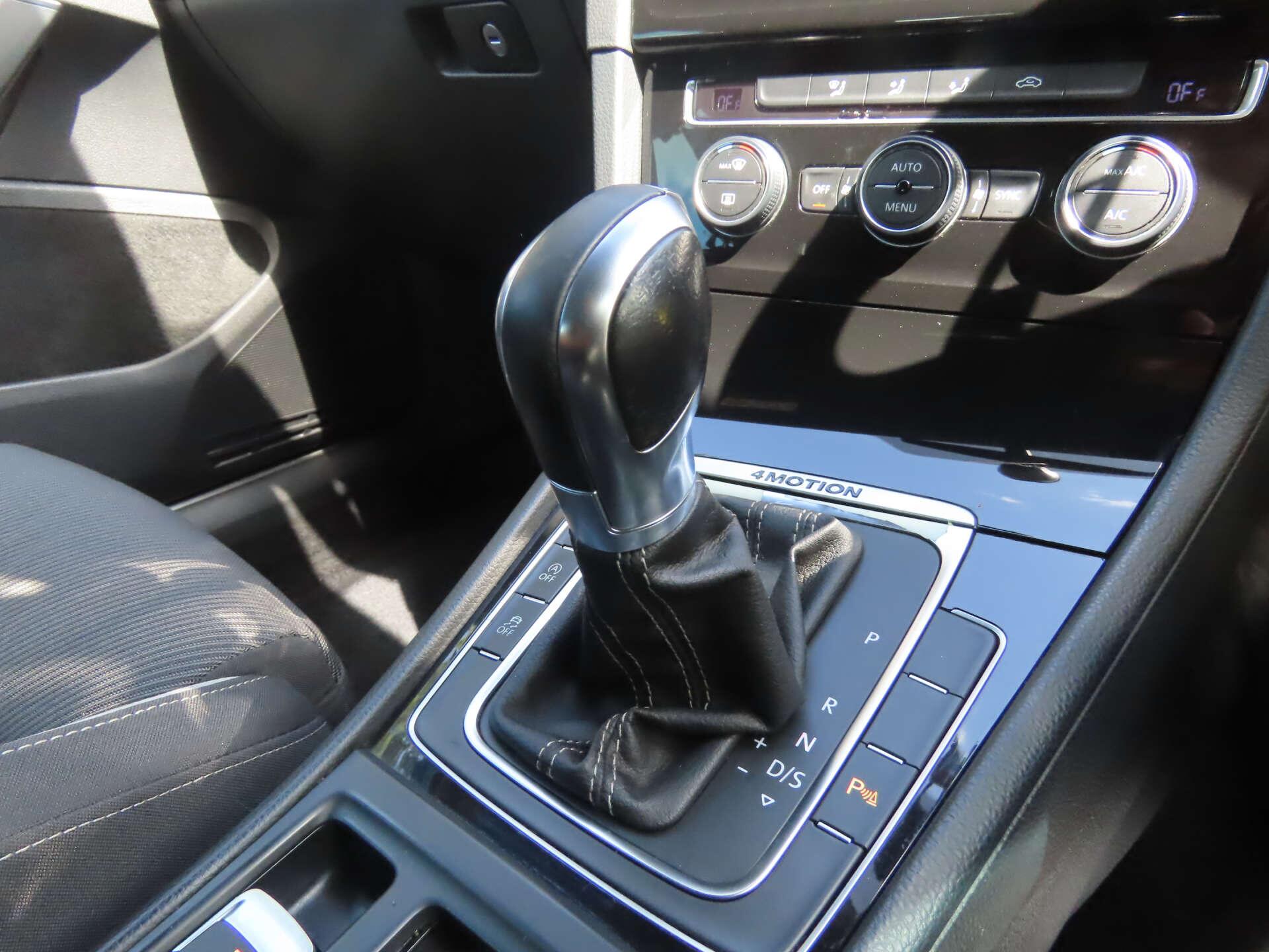 Volkswagen Golf view 13